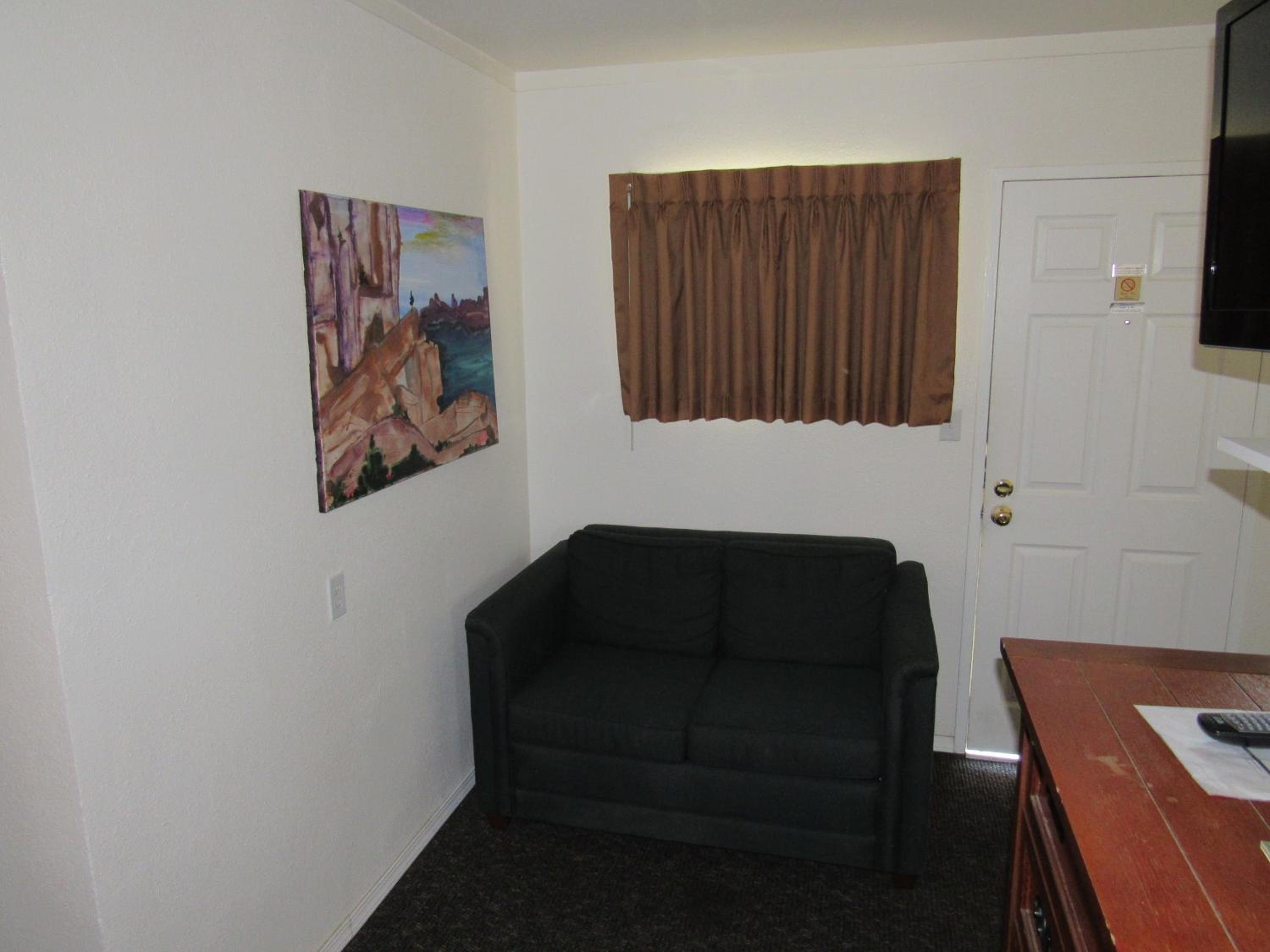Queen Room with Sofa Bed photo 2