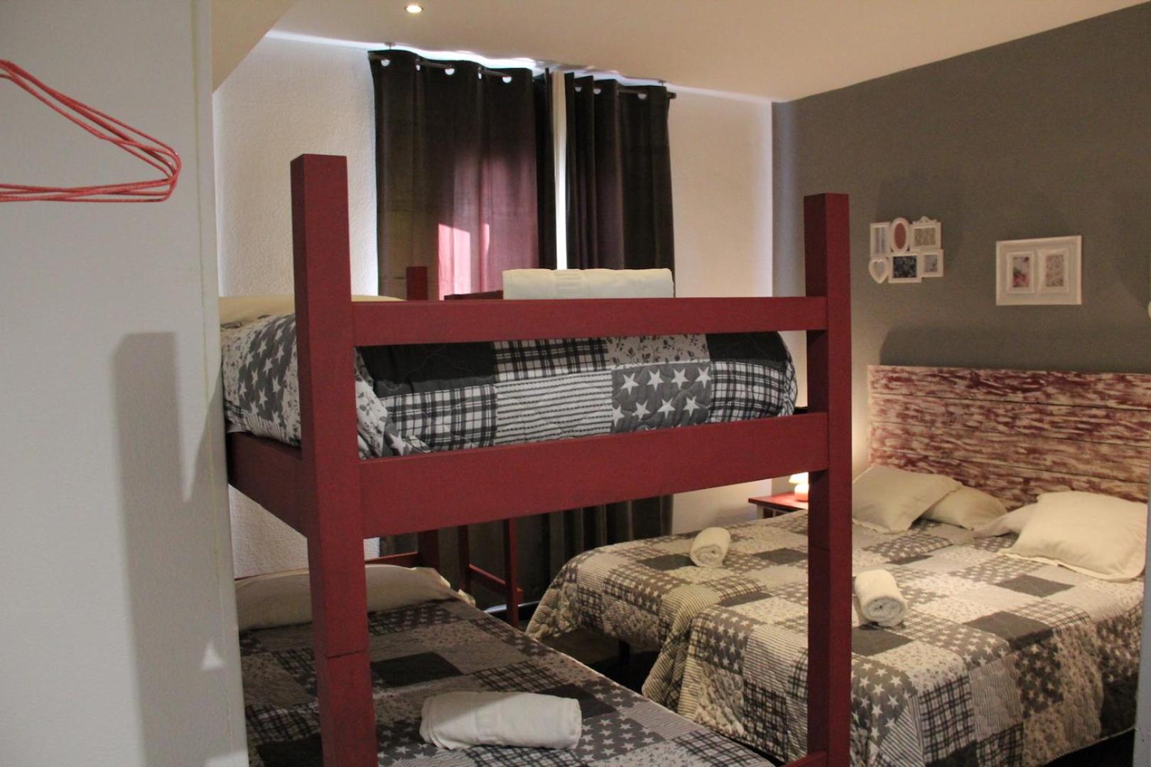 Family Room with Private Bathroom - Photo 7