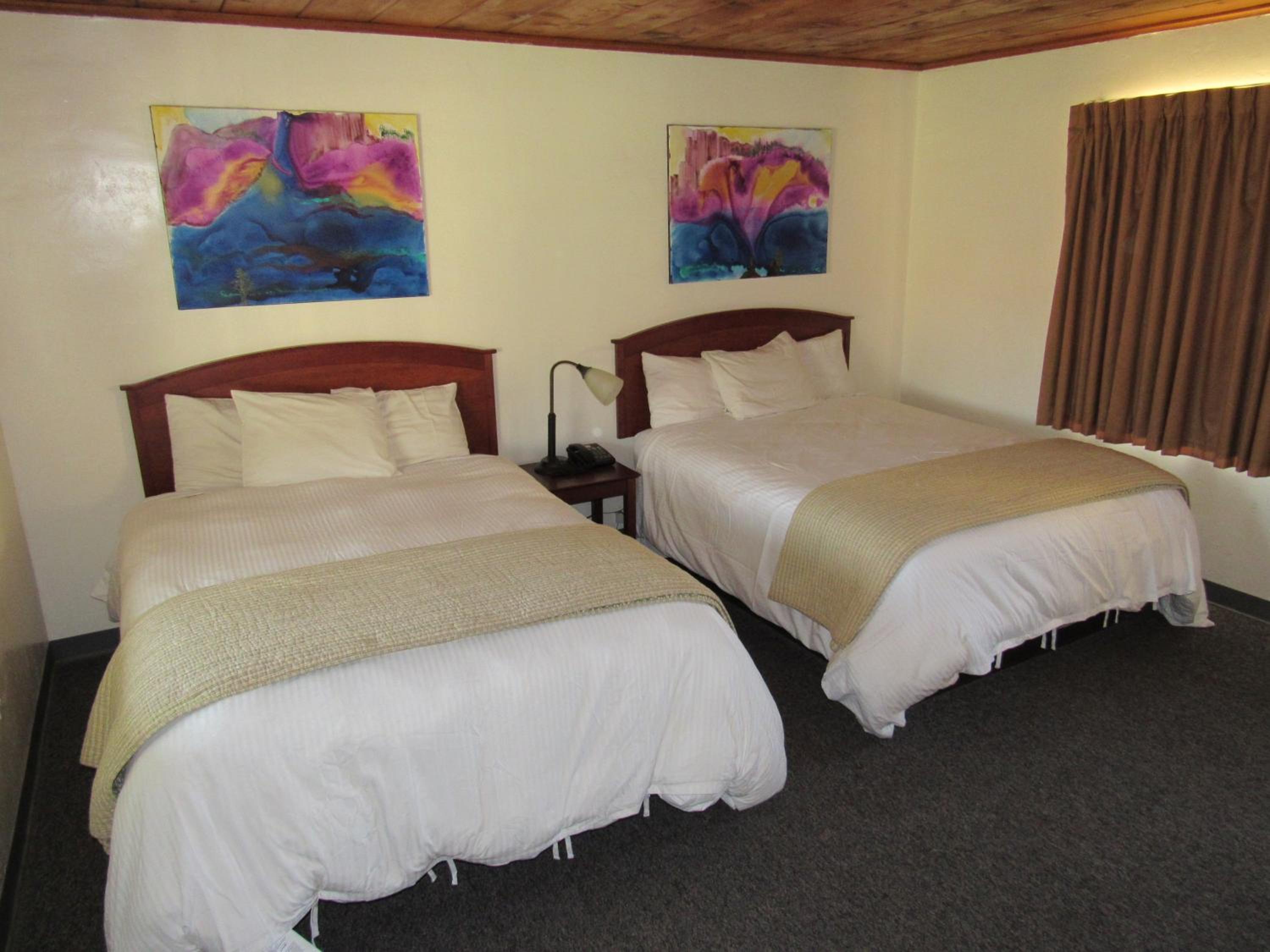 Queen Room with Two Queen Beds photo 1