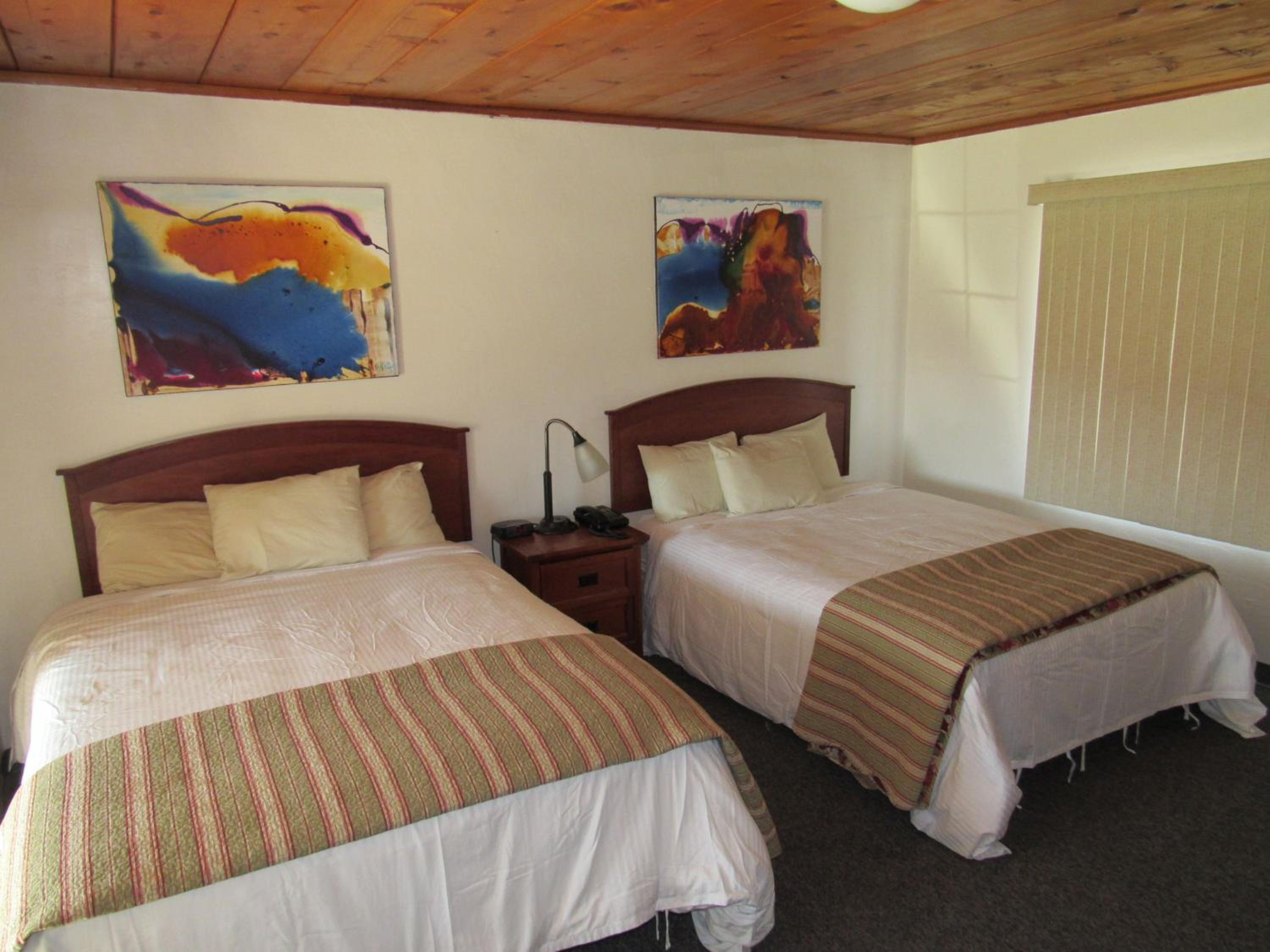 Queen Room with Two Queen Beds photo 3