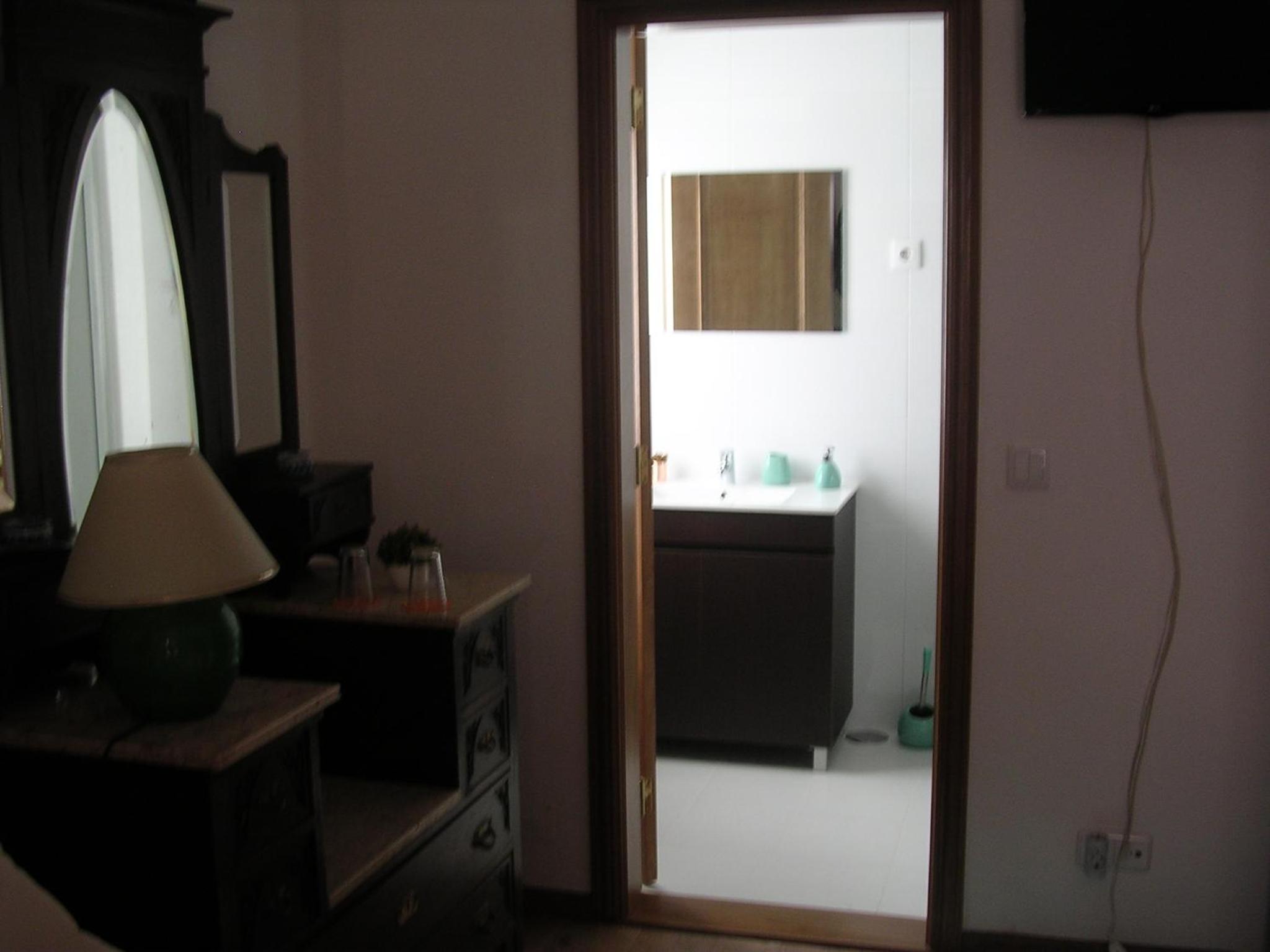 Standard Suite - Photo 9