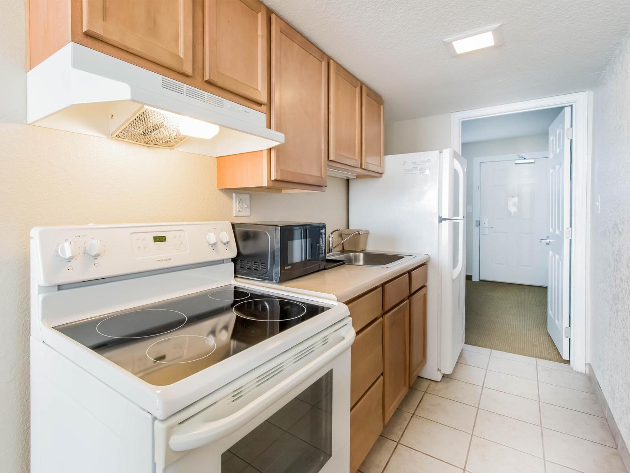 Queen Suite with Two Queen Beds and Kitchenette - Photo 3