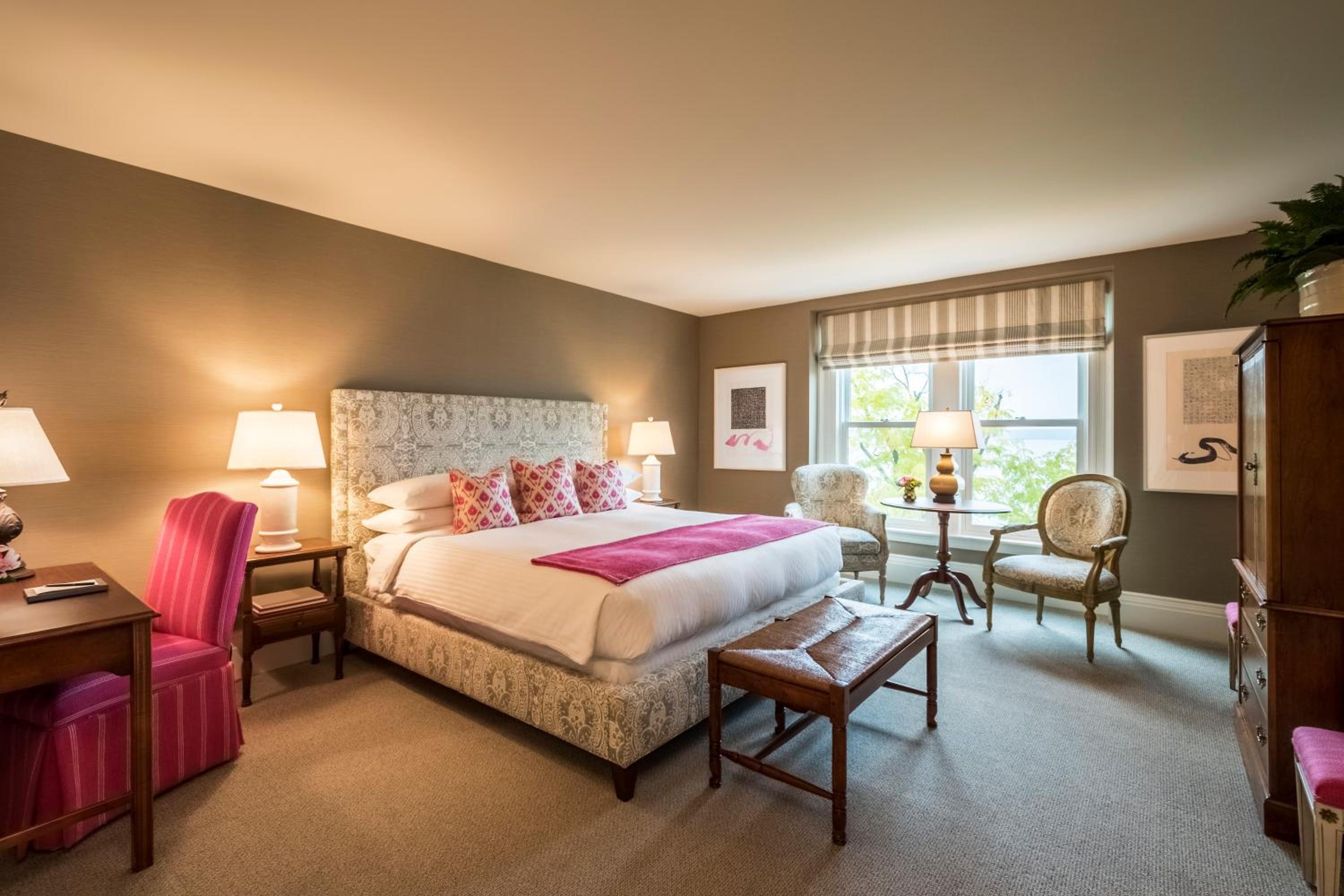 King Room with Lake View - Rowland House 
