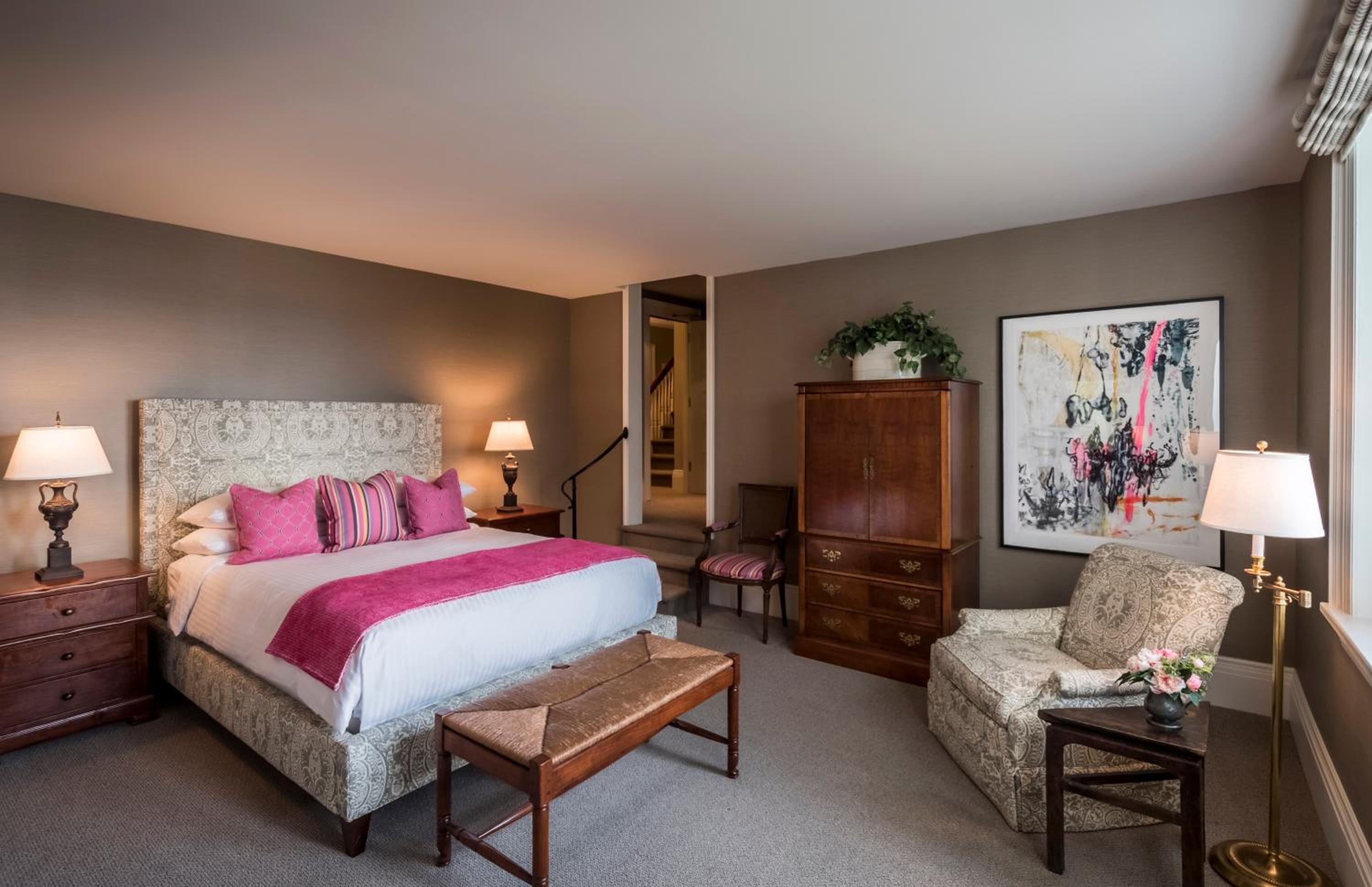 Queen Room with Lake View - Rowland House 
