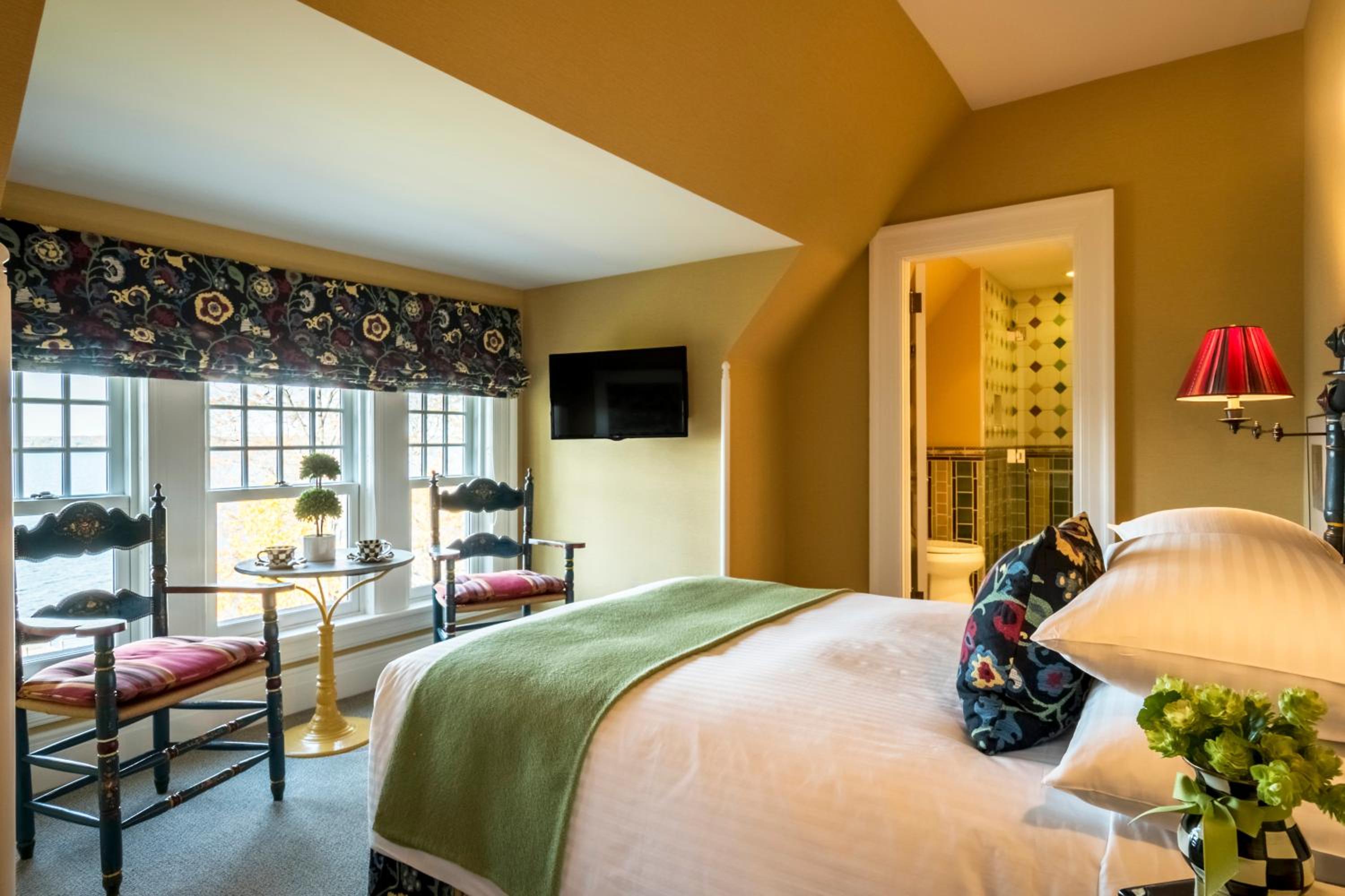 Double Room with Lake View - Rowland House 