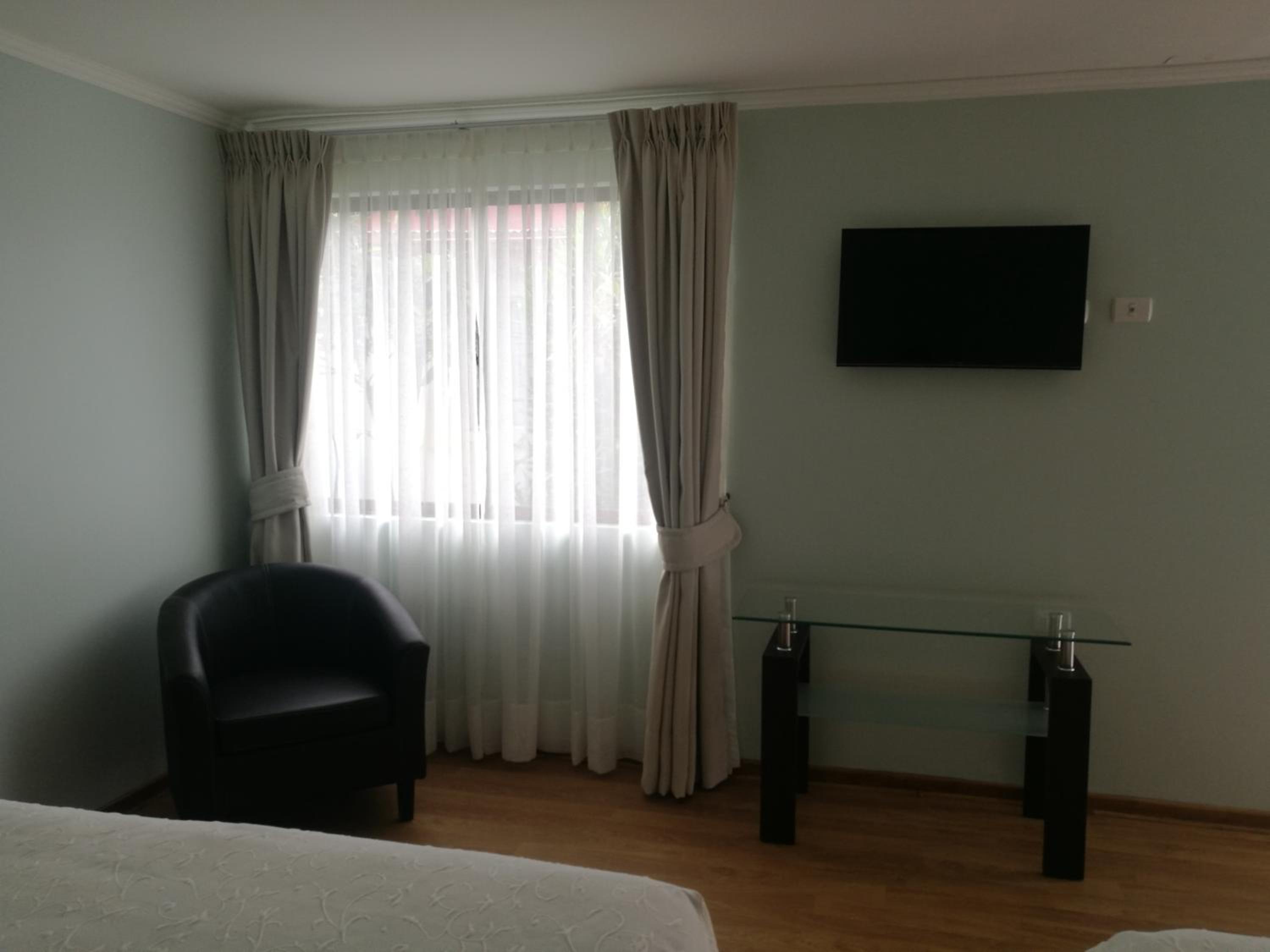 Quadruple Room with Private Bathroom photo 3