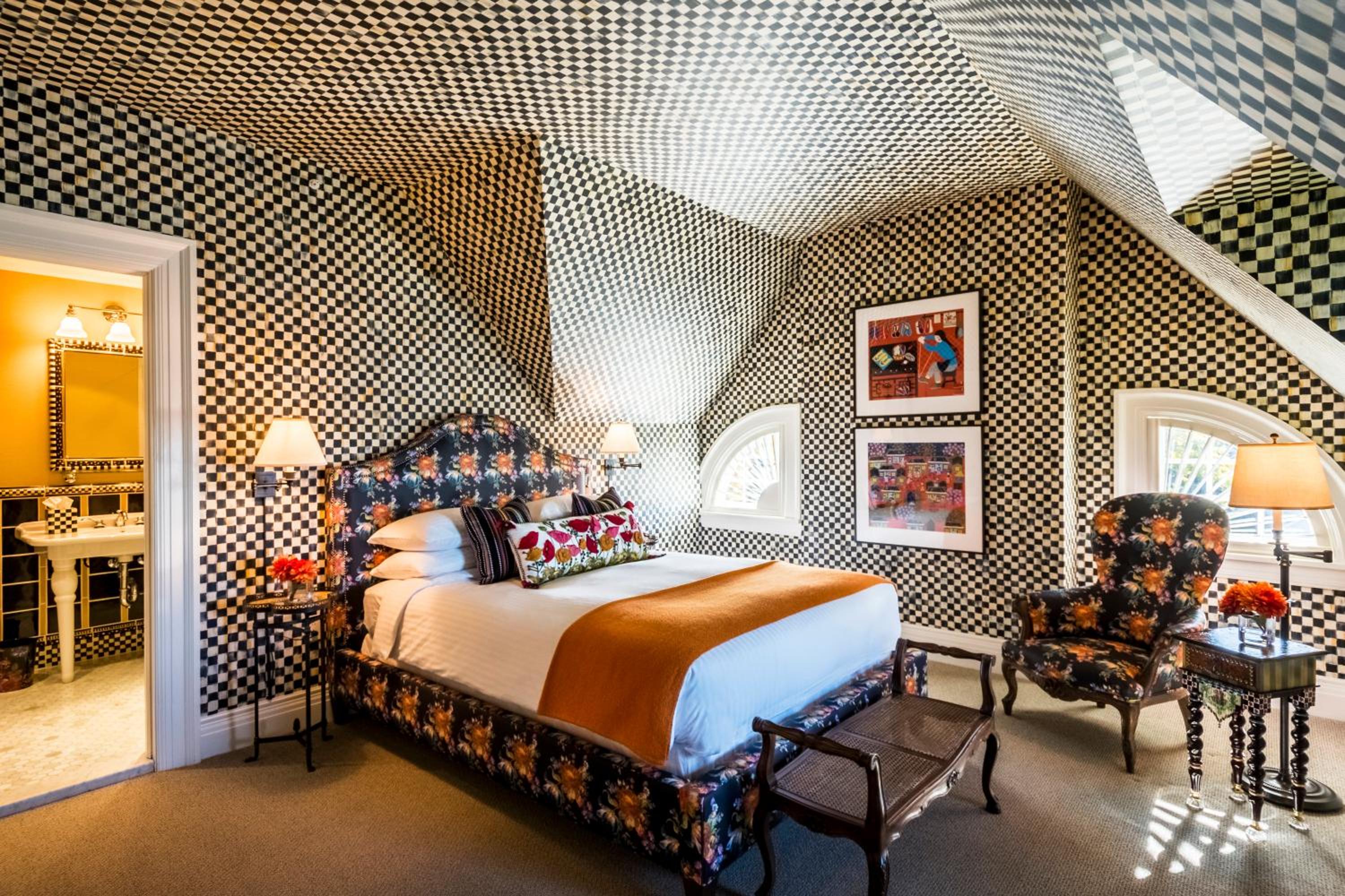 Queen Room With Lake View - Rowland House 