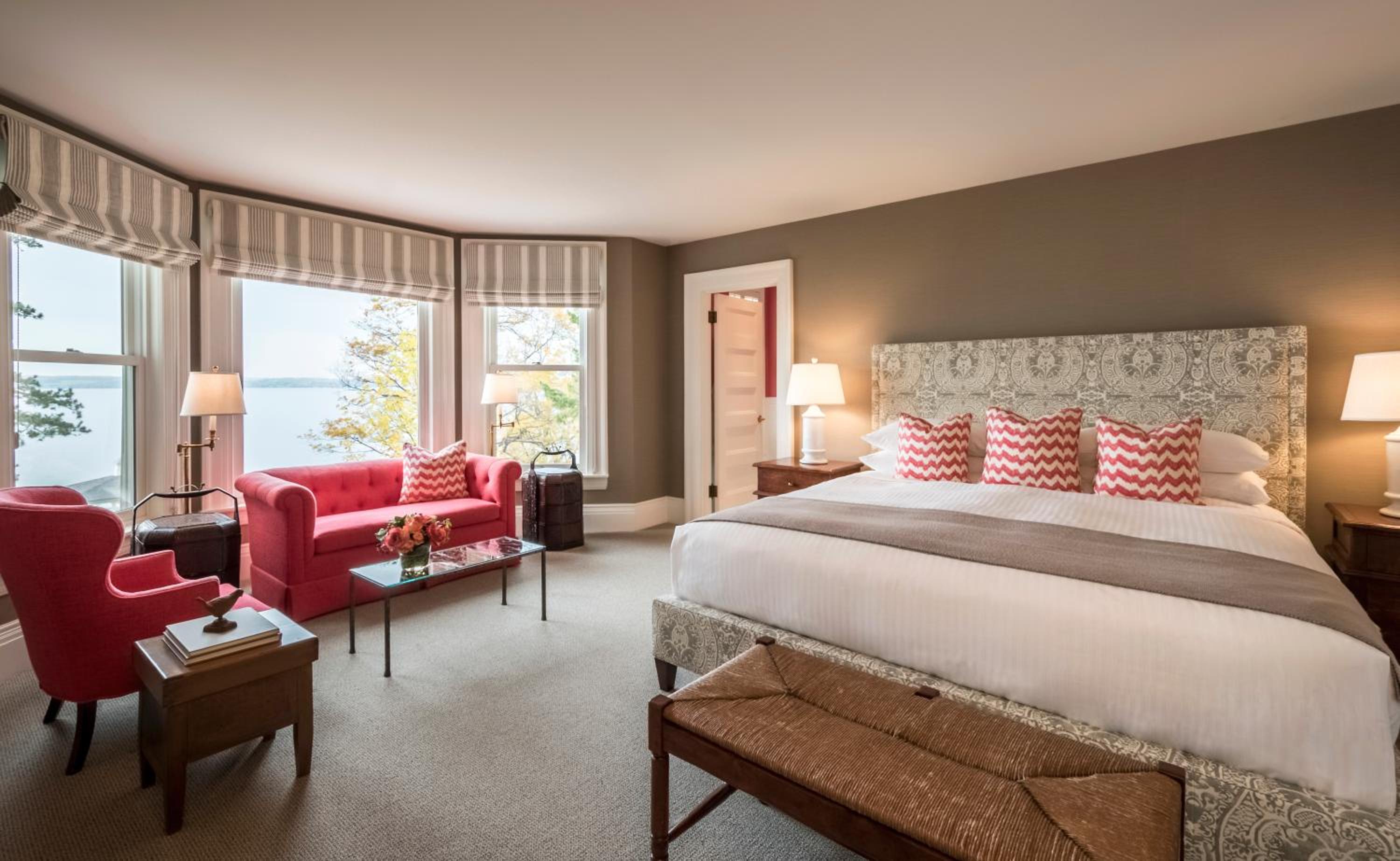 King Room with Lake View - Rowland House 
