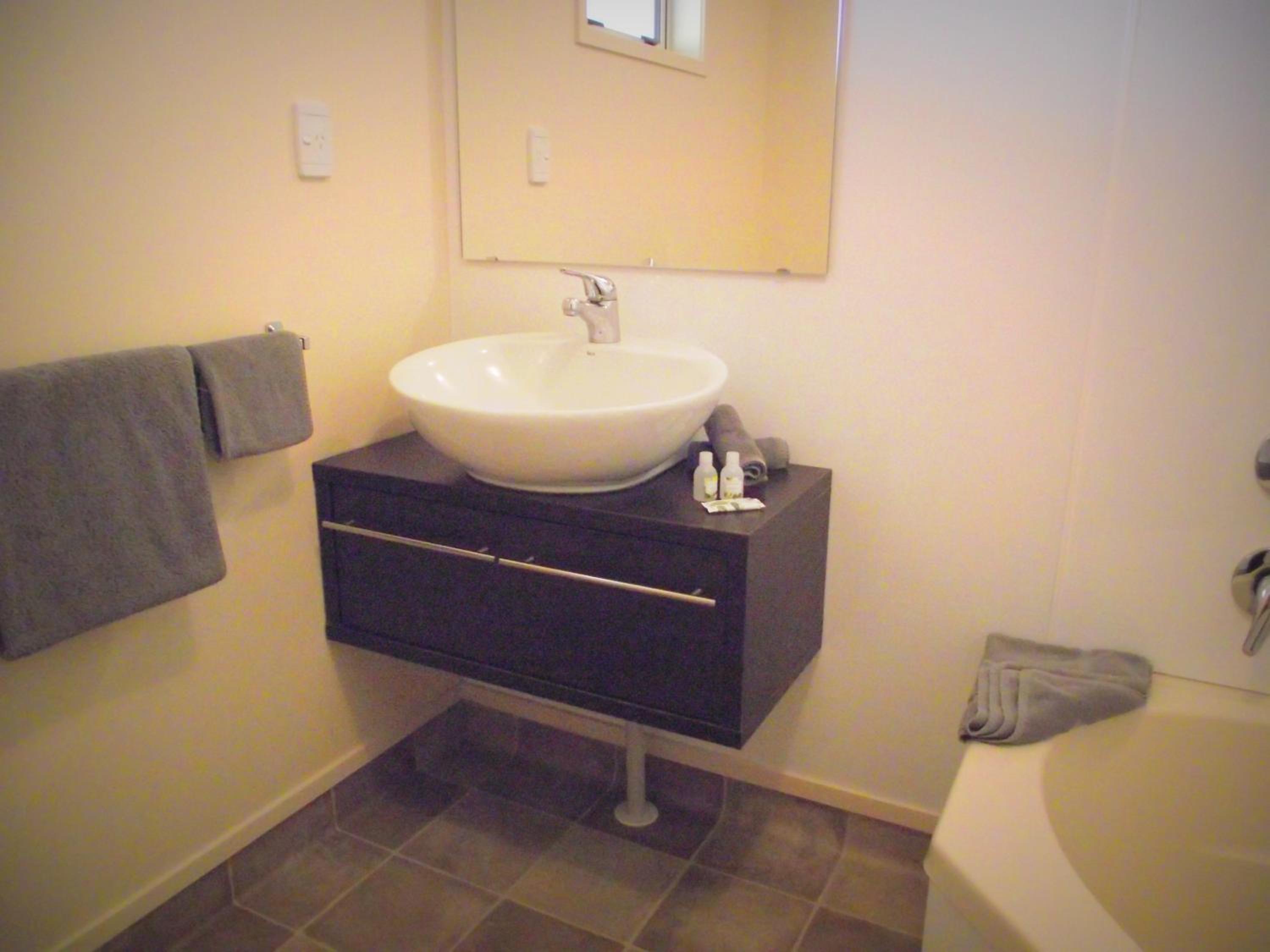 Deluxe Studio with Spa Bath photo 2
