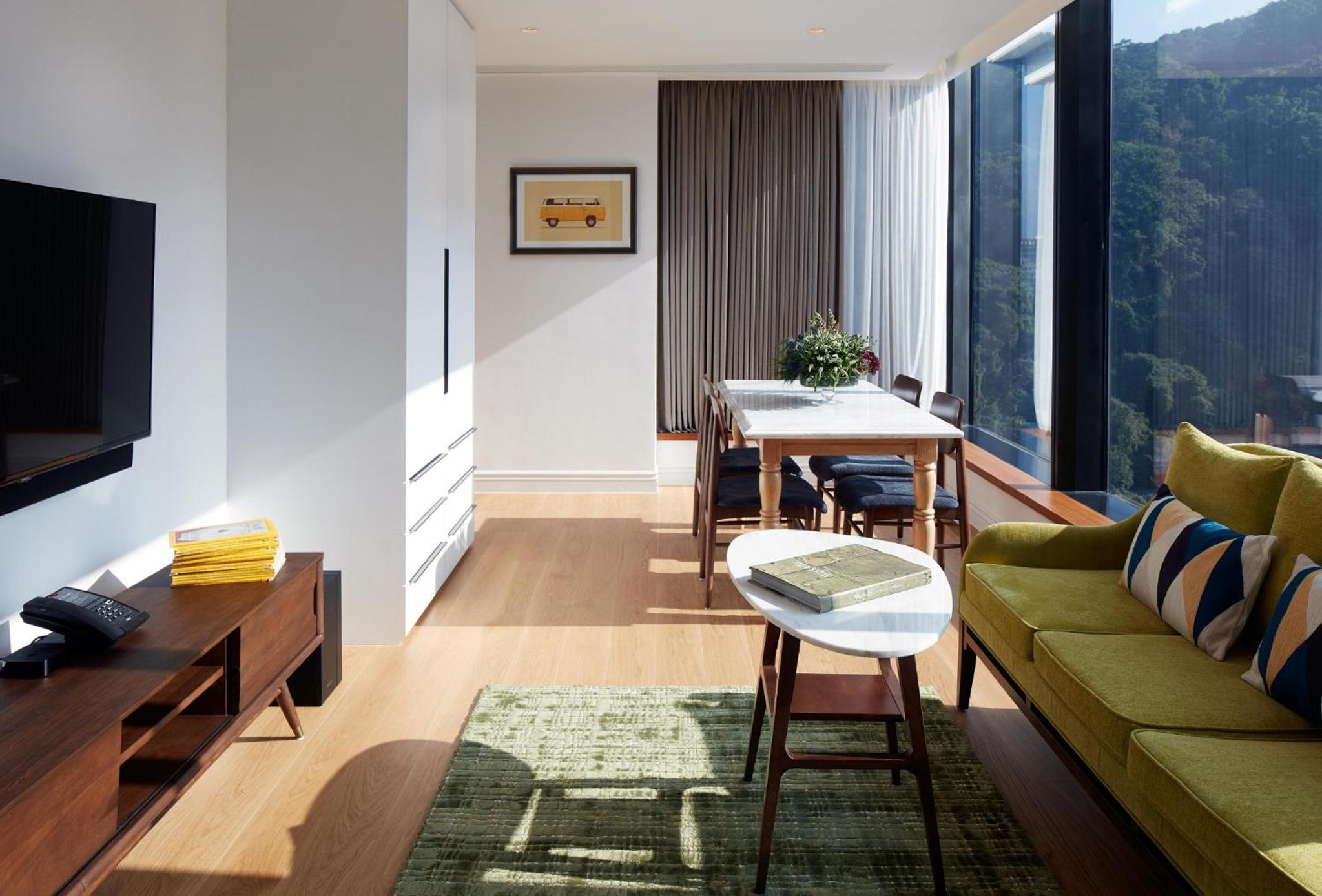 Luxury One-Bedroom Apartment with Harbor View