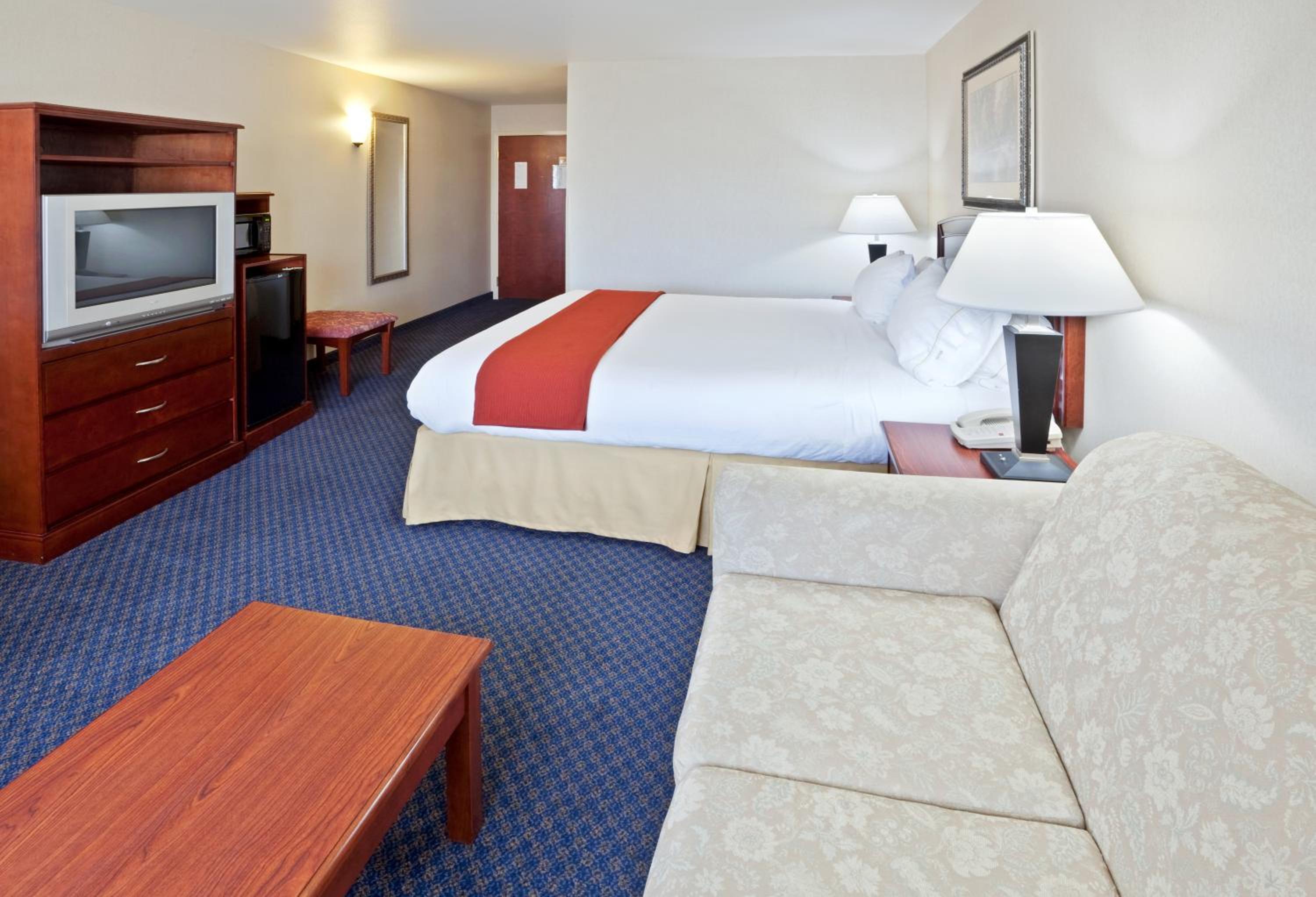 Standard King Room - Photo 5