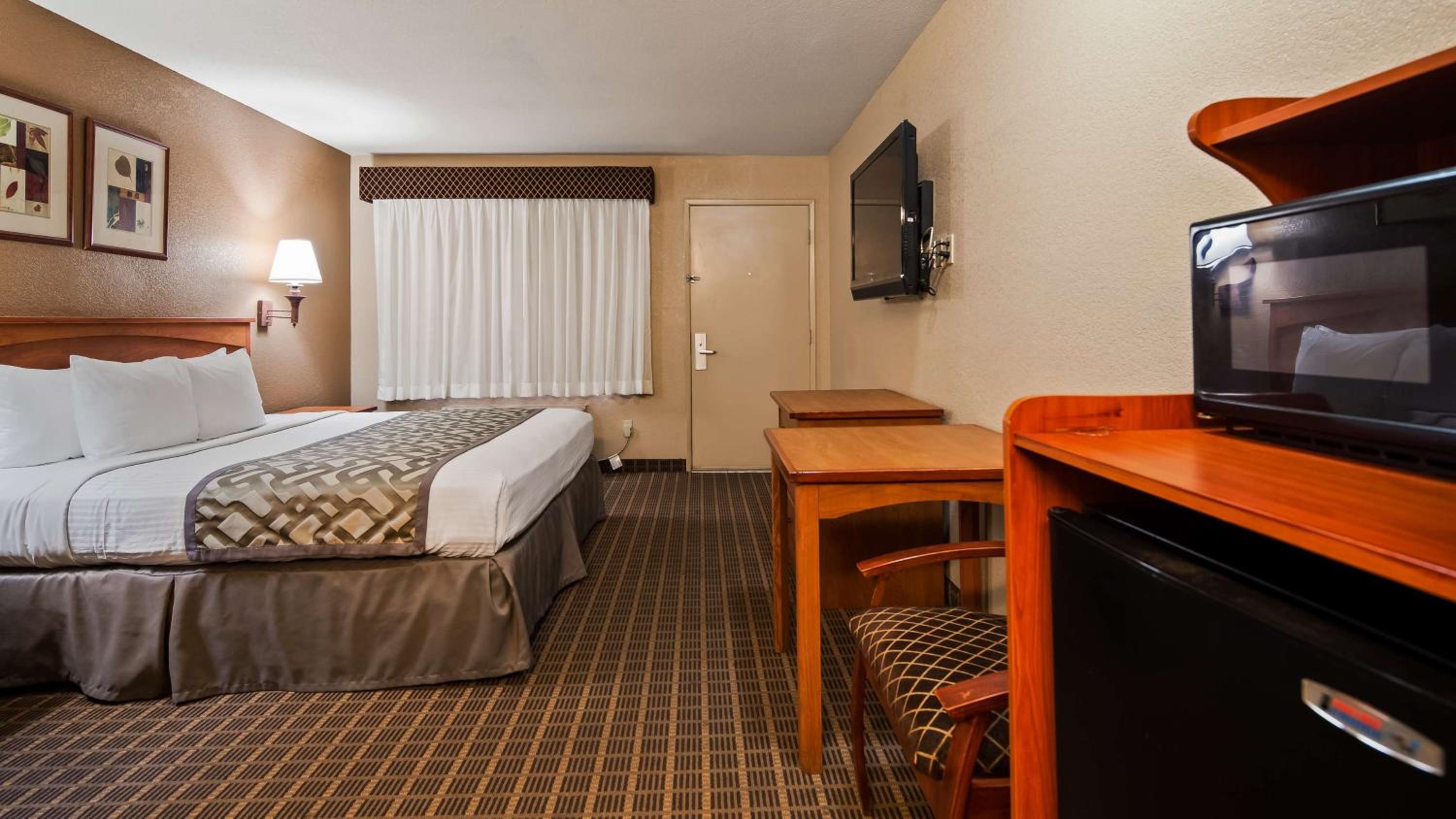 King Room - Non-Smoking photo 3