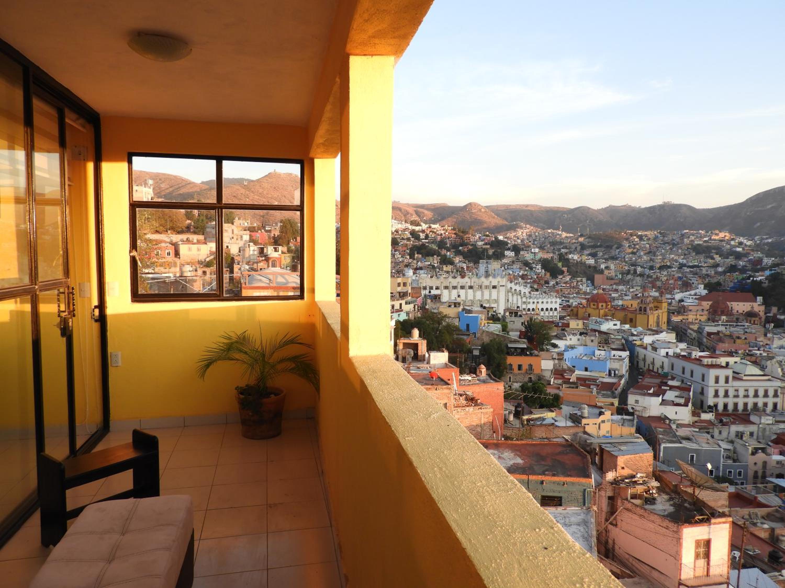 Suite with Balcony - Photo 31