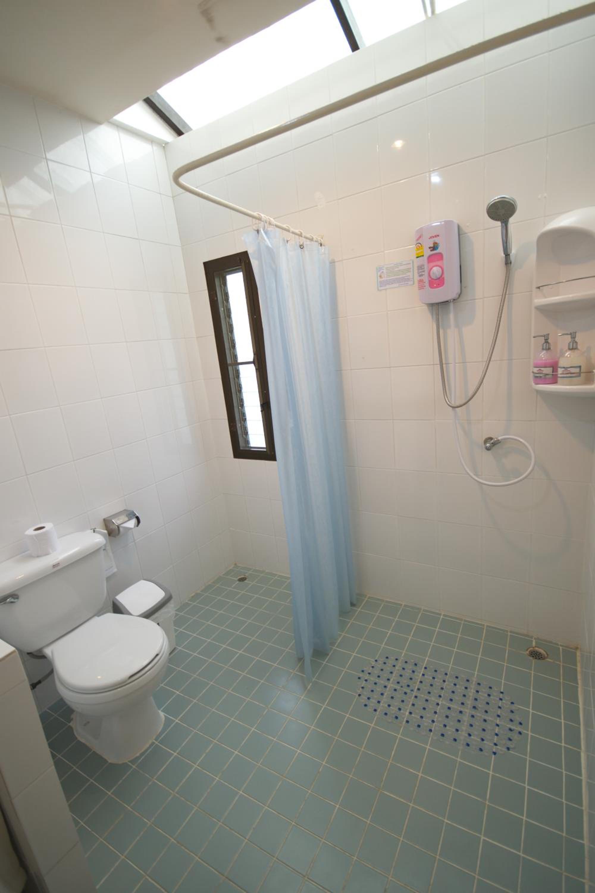 Deluxe Double or Twin Room - Photo 8