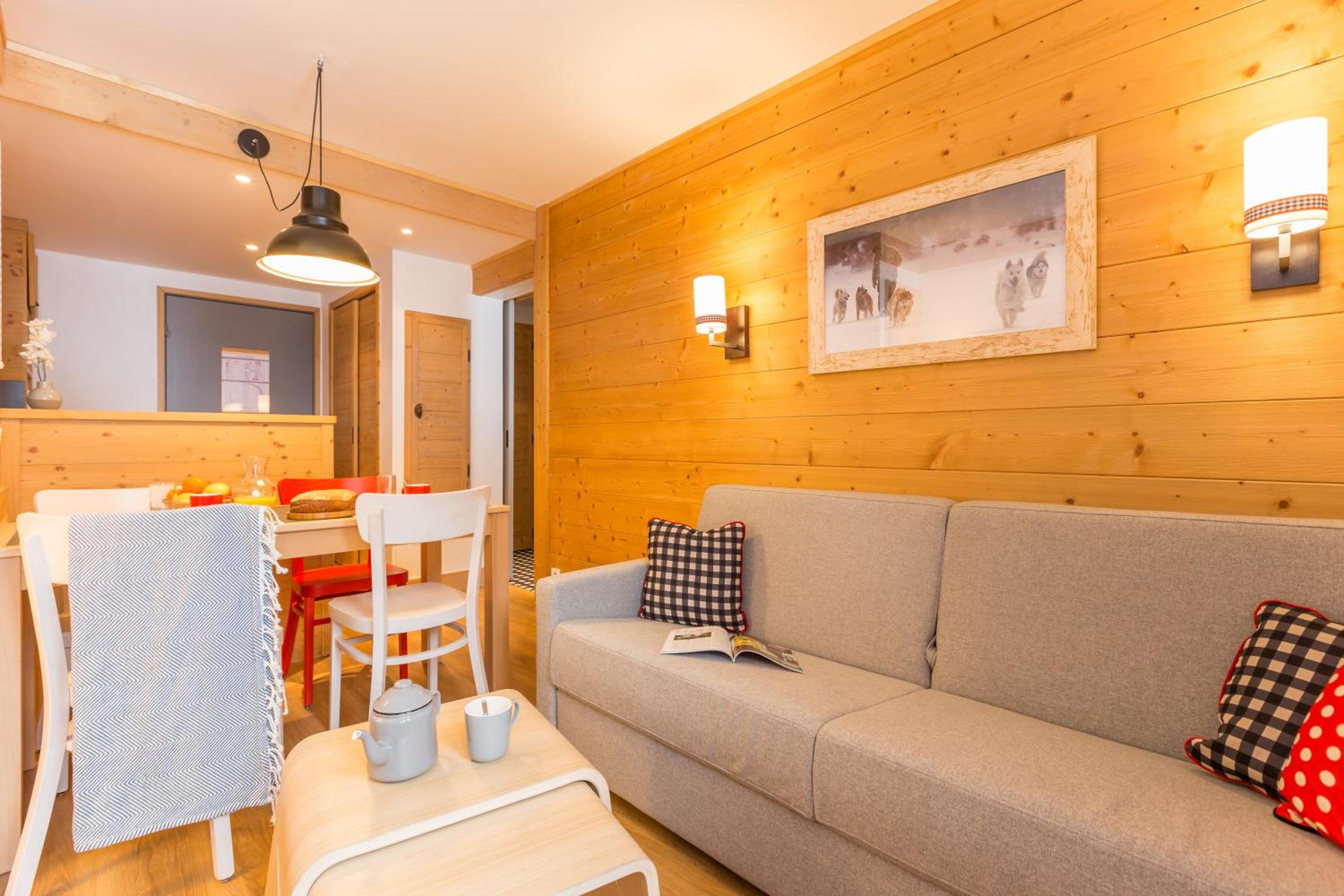 One-Bedroom Apartment with Balcony (5 People)