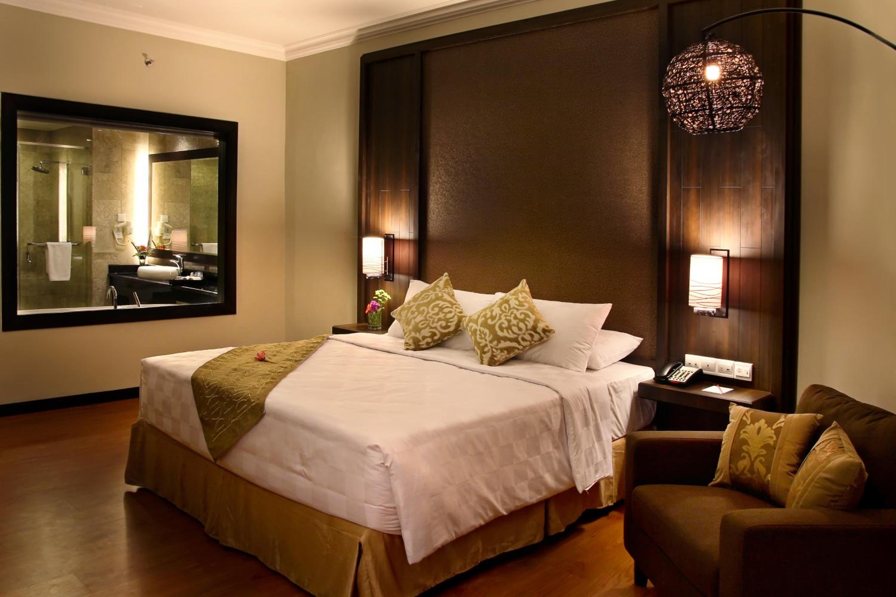 Premier Room with Pool View - Photo 2