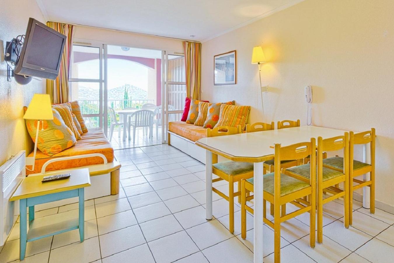 Comfort One-Bedroom Apartment (7 People) photo 2