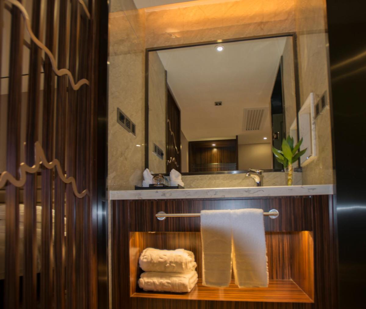 Deluxe Twin Room - Non-Smoking photo 2