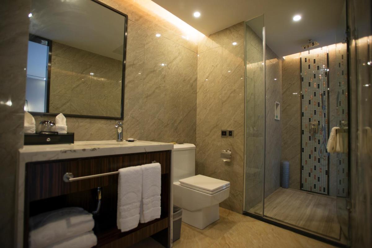 Executive King Suite - Non-Smoking