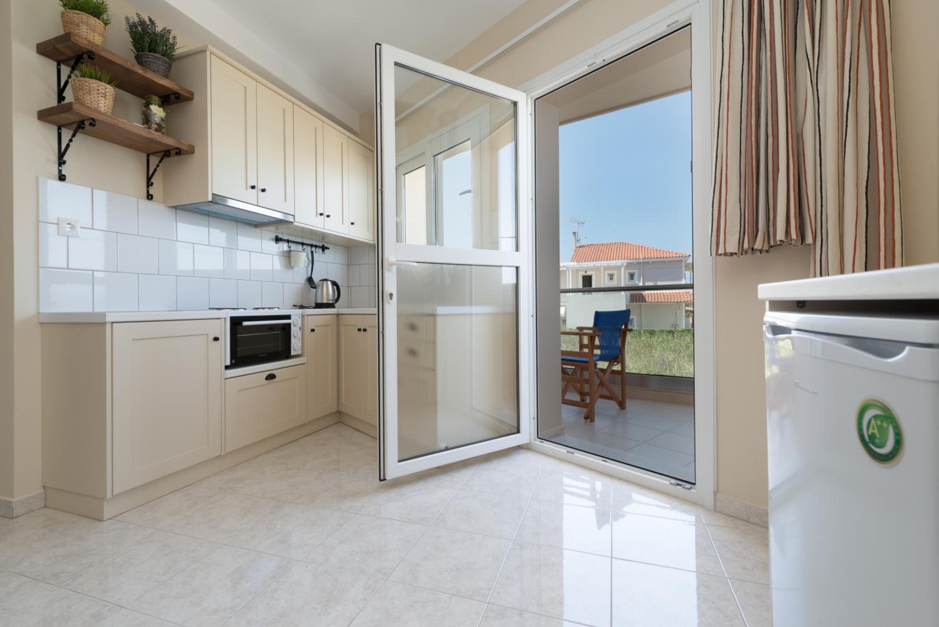 Apartment with Sea View - Photo 6