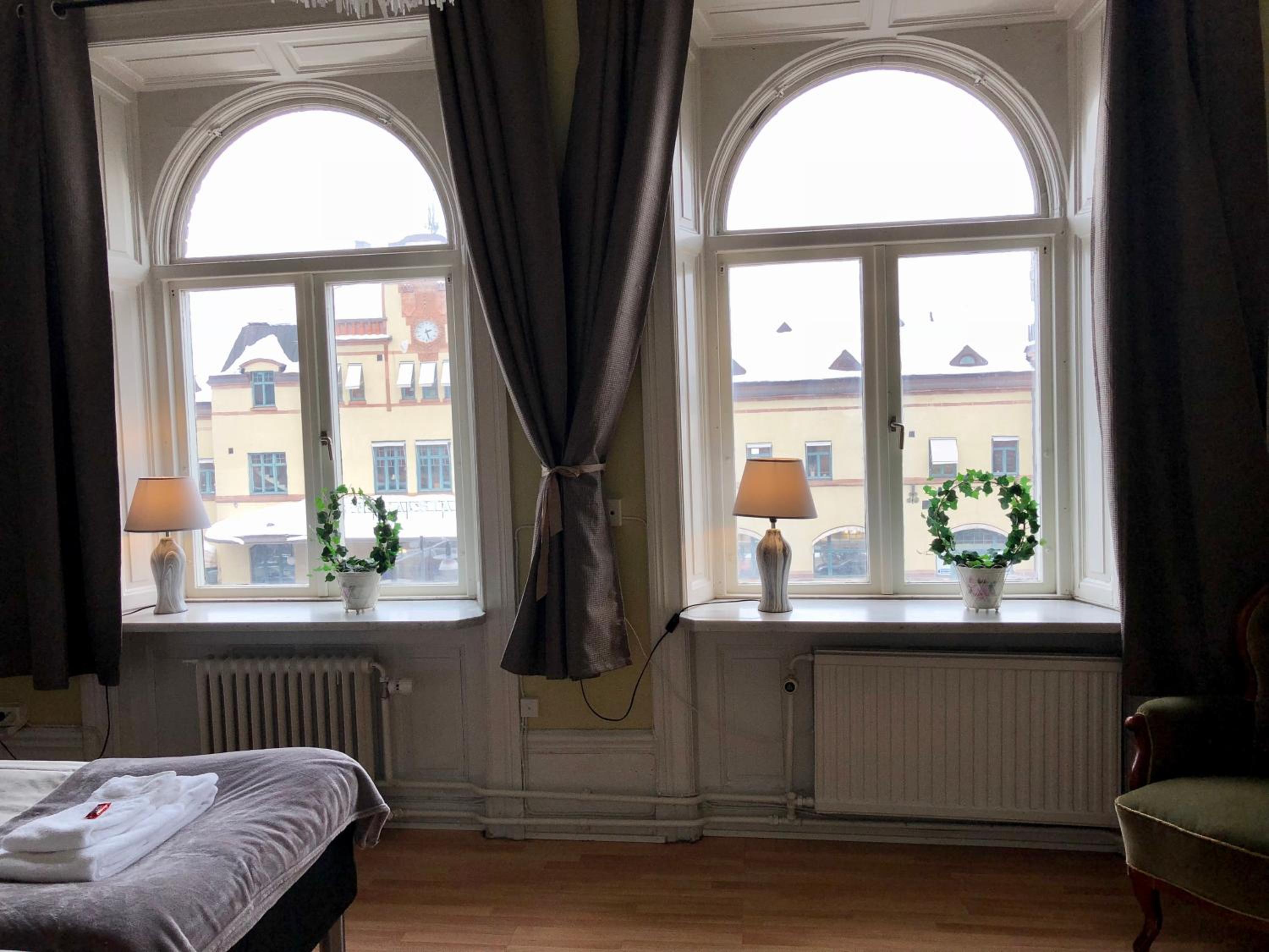Economy Double Room with Shared Bathroom photo 2