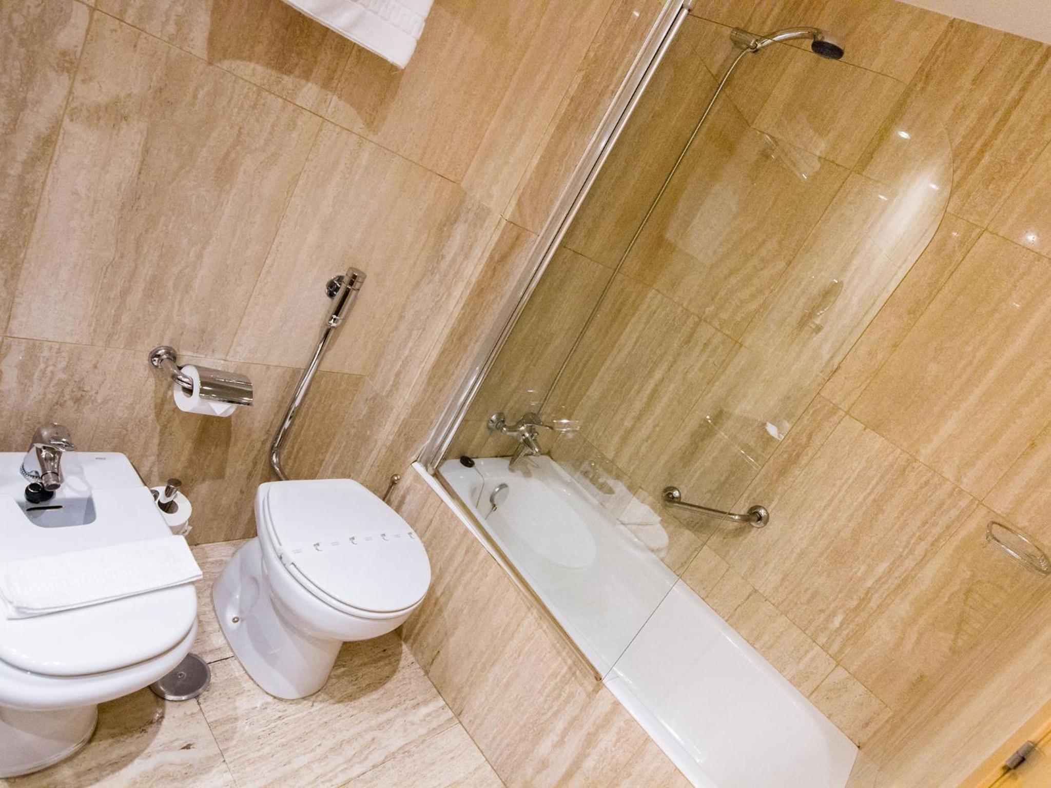 Standard Suite - Photo 5