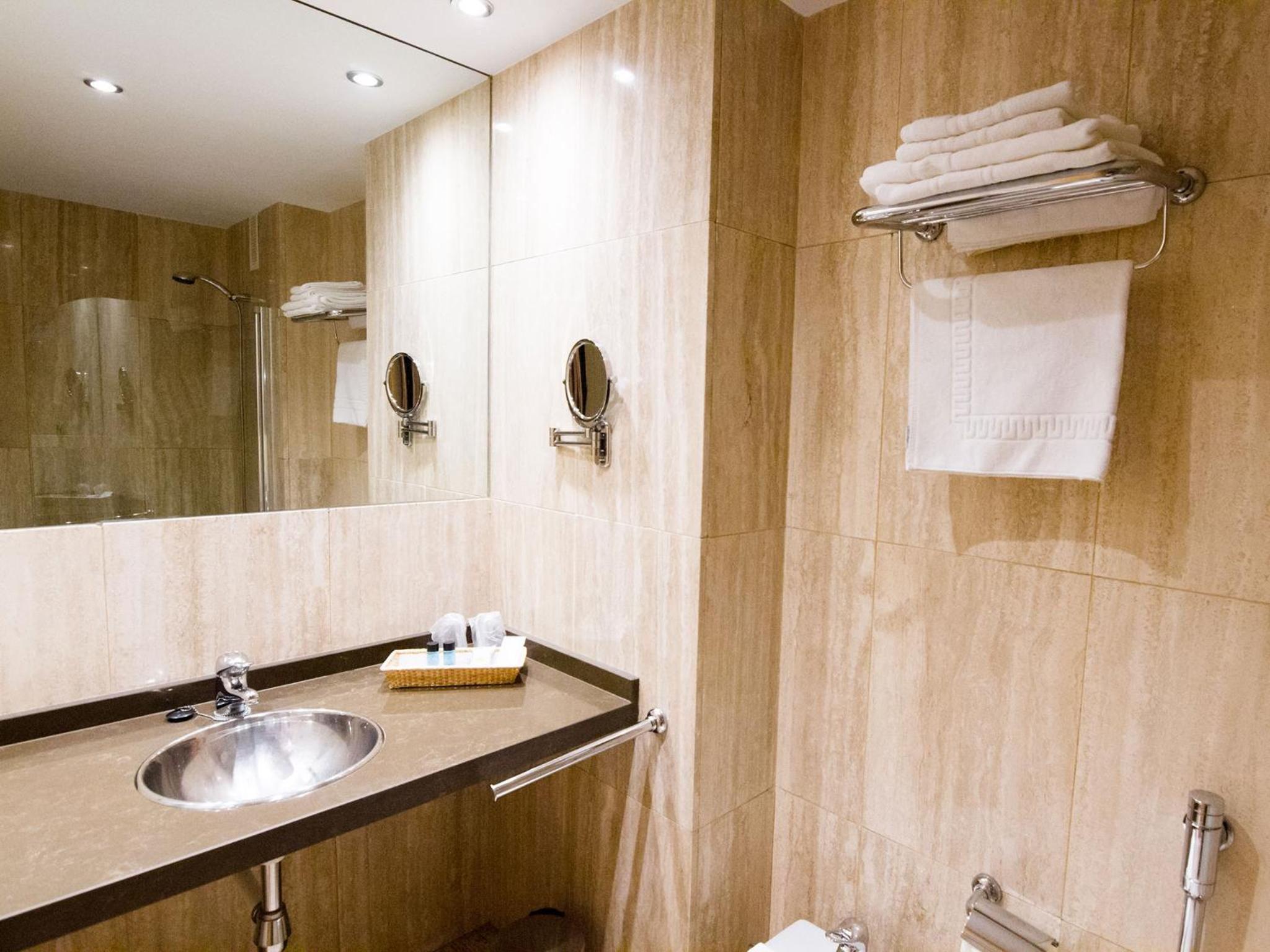 Standard Suite - Photo 4
