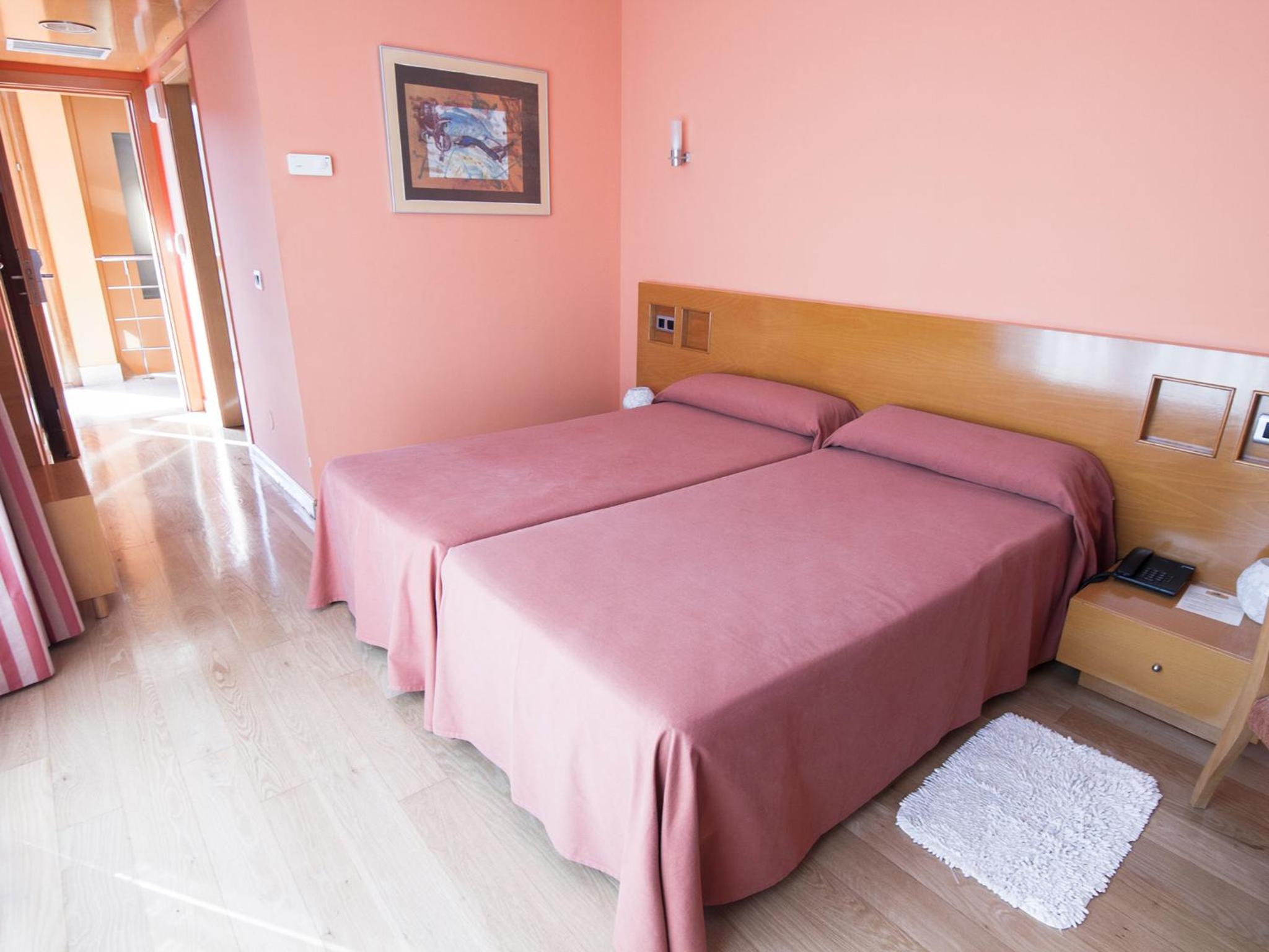 Twin Room - Photo 6