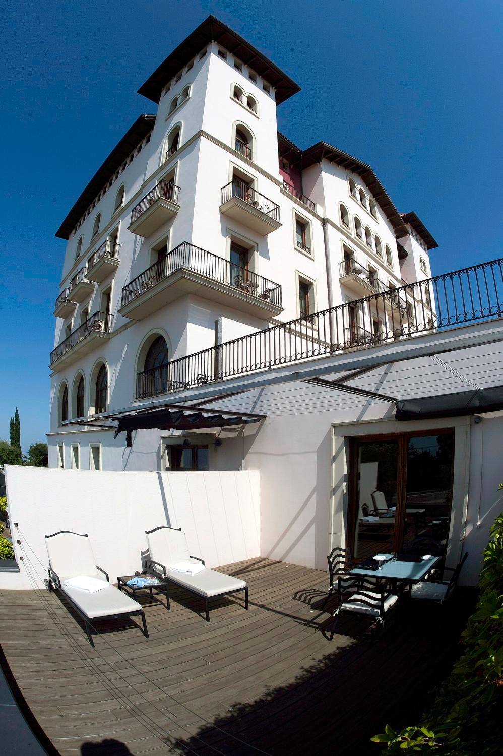 Habitación Doble Superior con Terraza y Vista a la Montaña