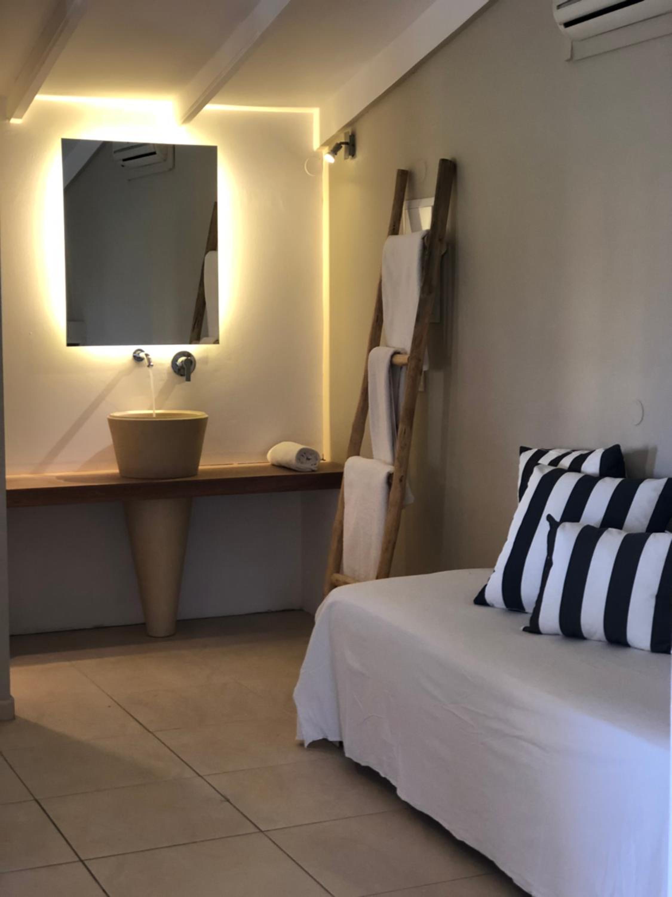 One-Bedroom Villa - Photo 16