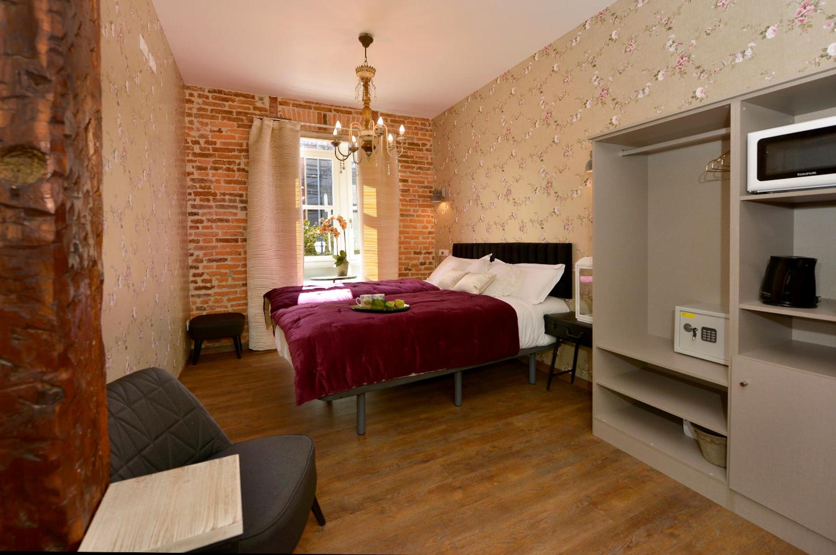Superior Room with City View - Photo 2