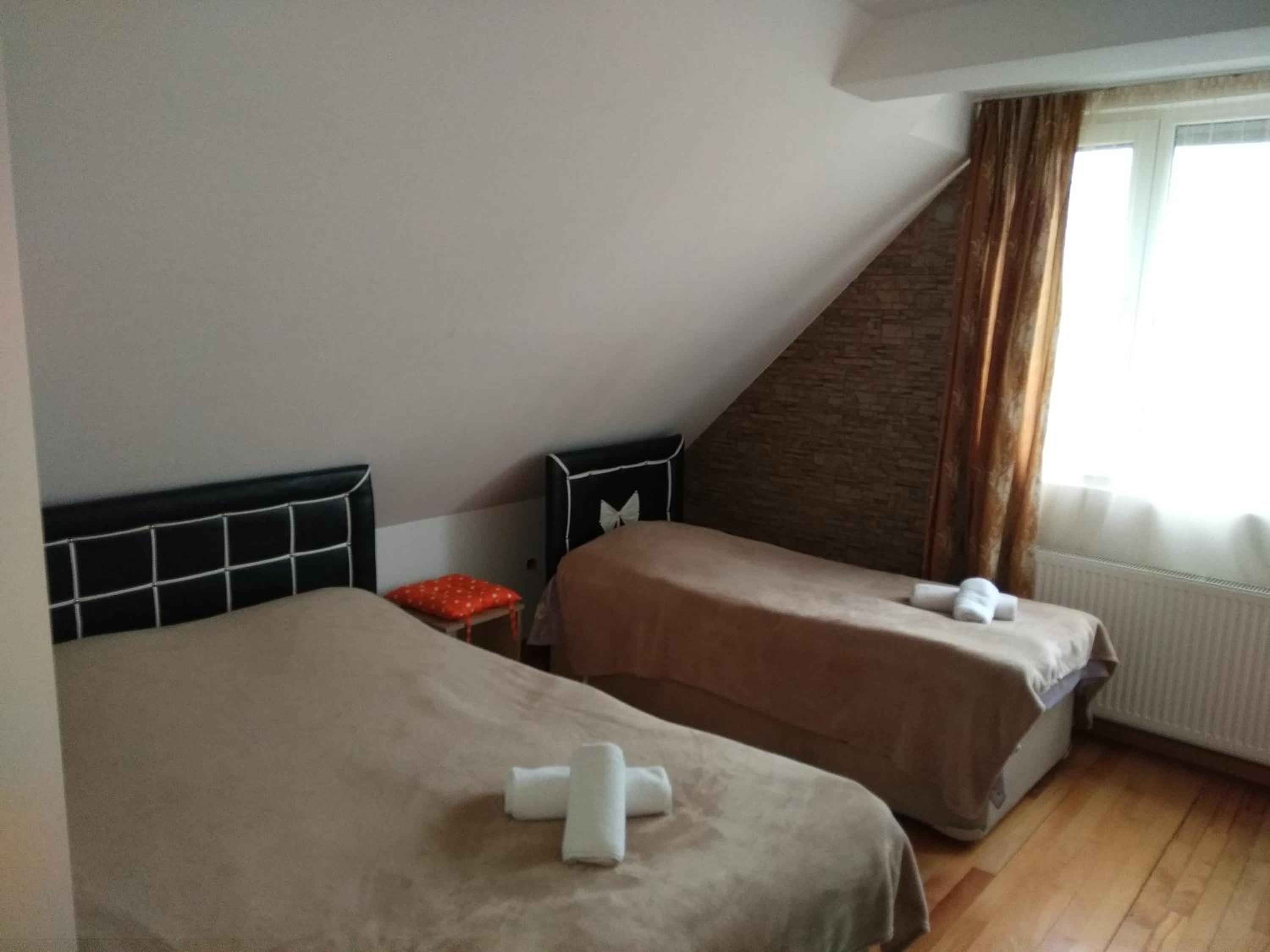 Economy Triple Room photo 1