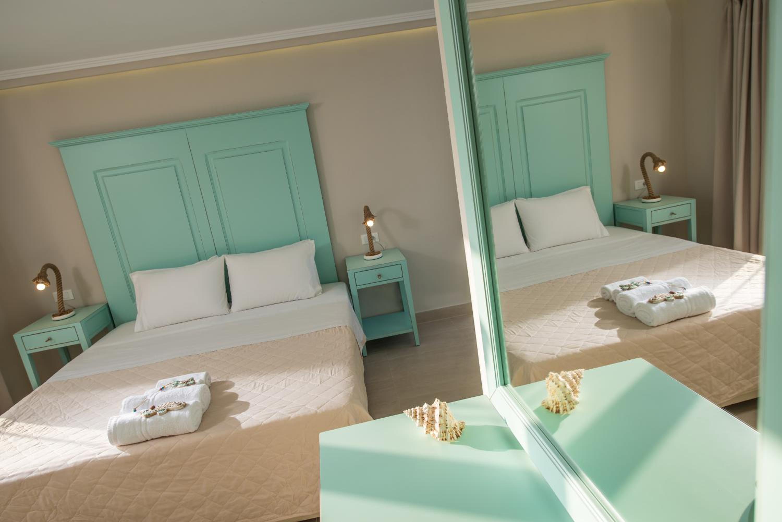 Superior Suite with Outdoor Hydrojet and Sea View - Photo 1