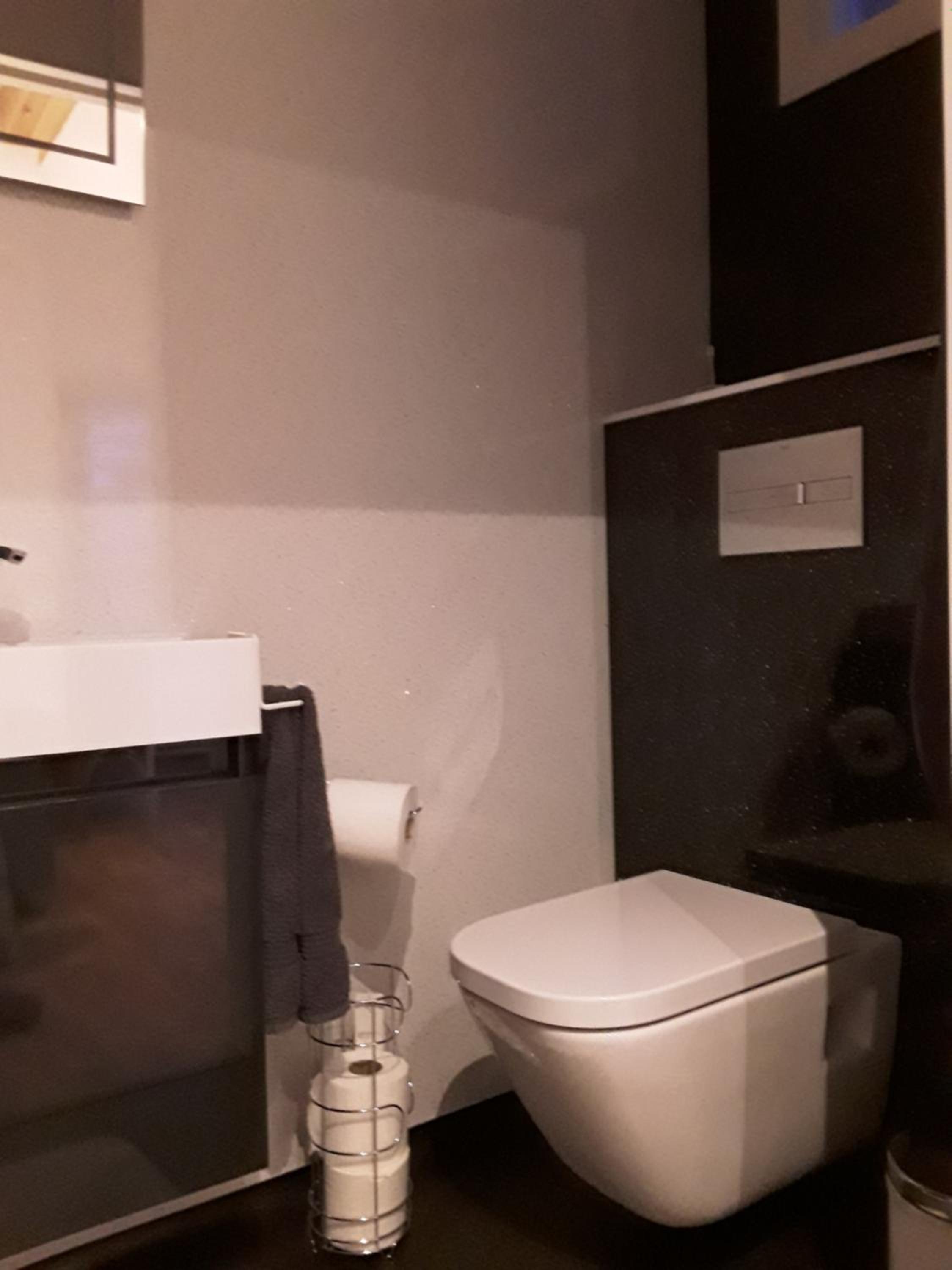 Deluxe Double Room with Shower - Photo 3