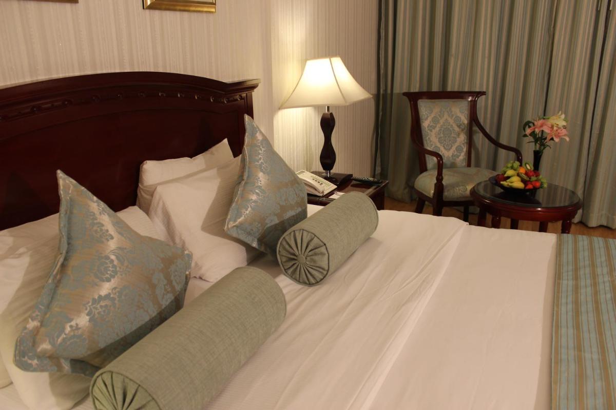Deluxe King Room photo 2