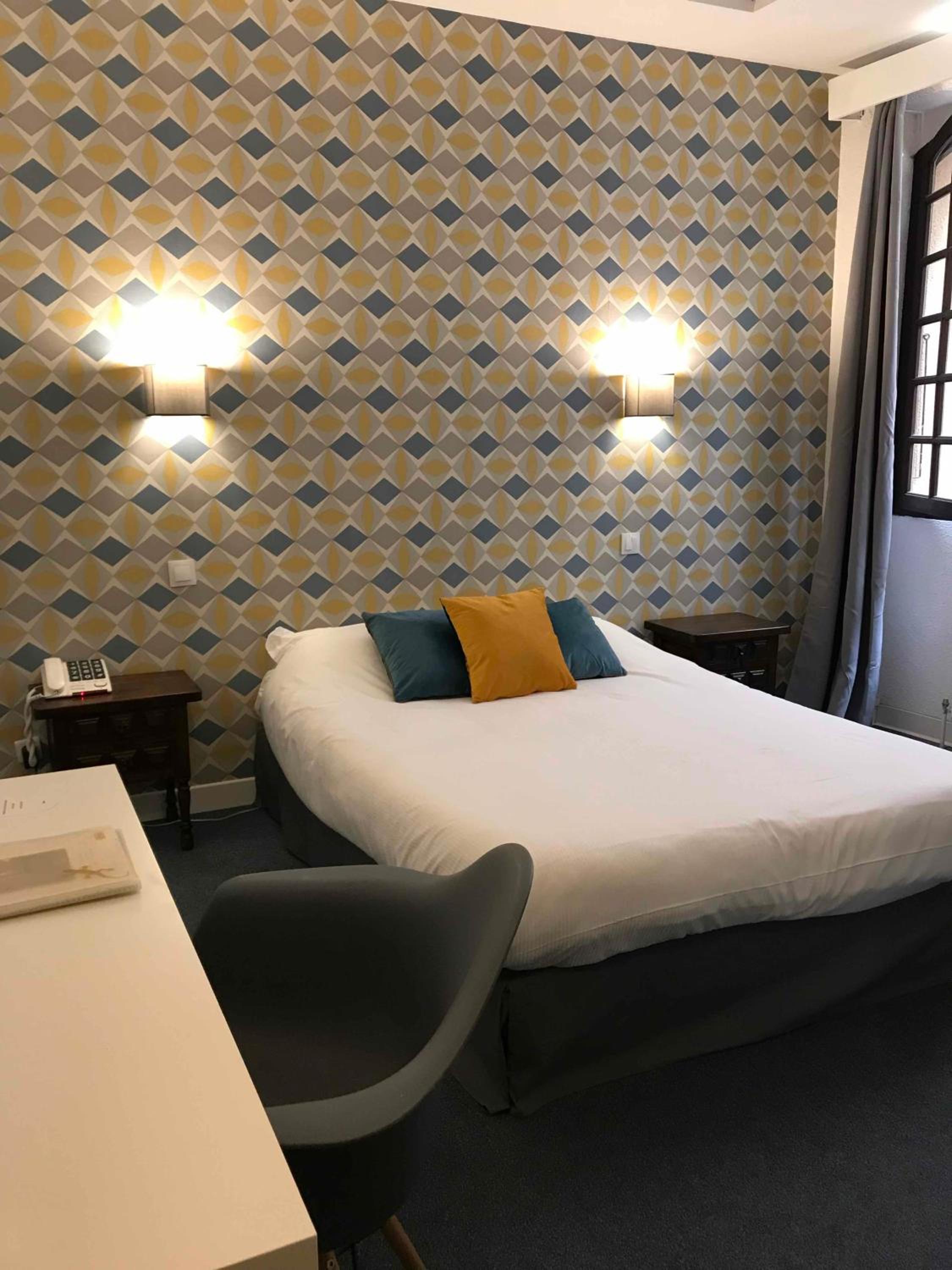Standard Double Room - Photo 9