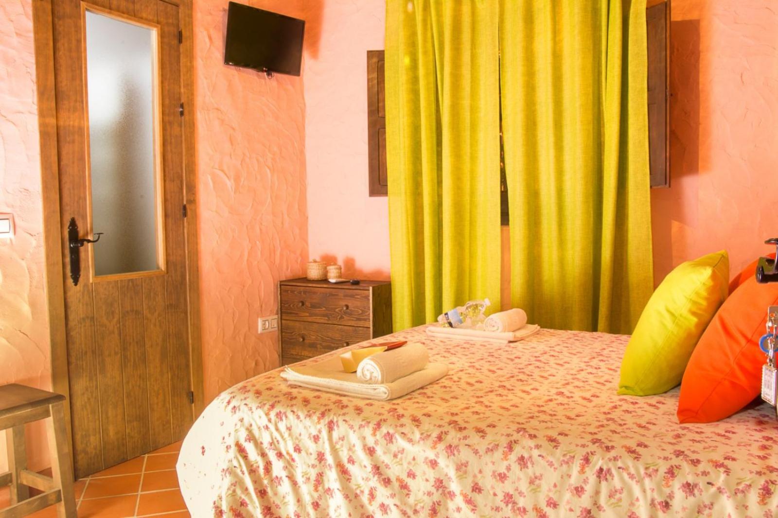 Double Room with Private Bathroom - Photo 5