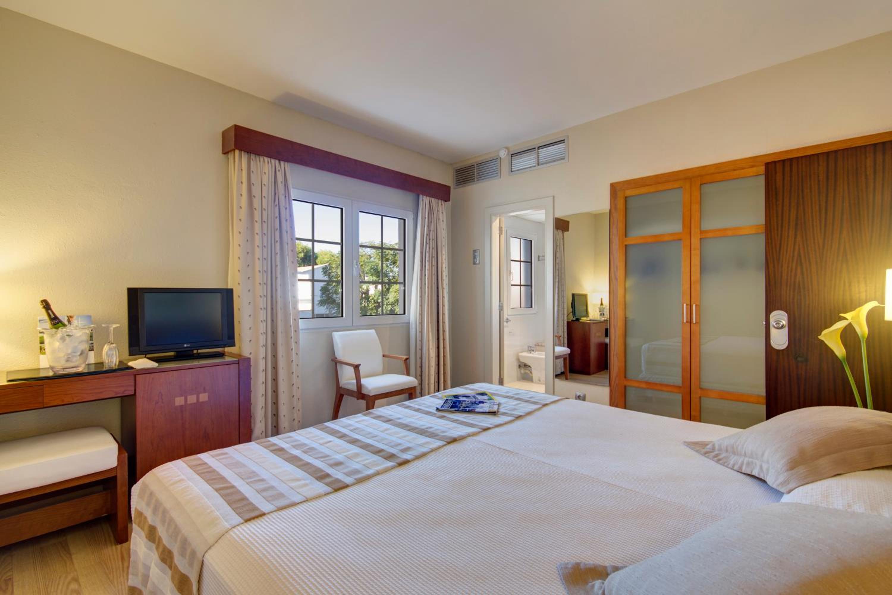 Double or Twin Room photo 2