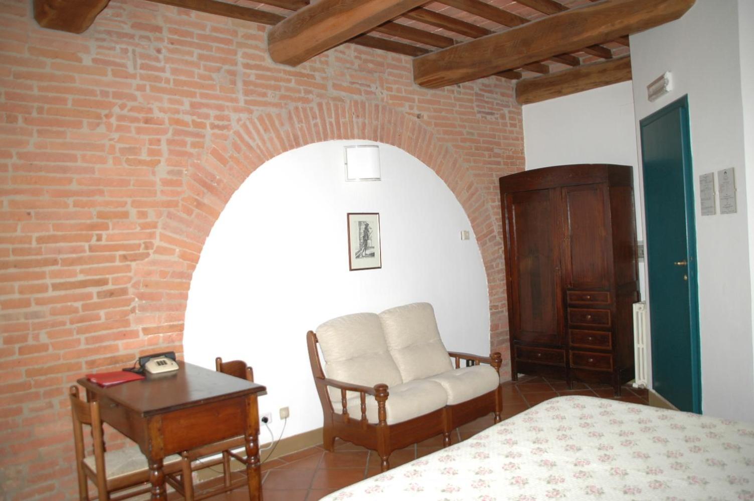 Studio Apartment - Photo 2