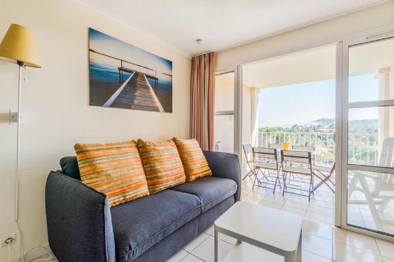 Select One-Bedroom Apartment (6 People) photo 1