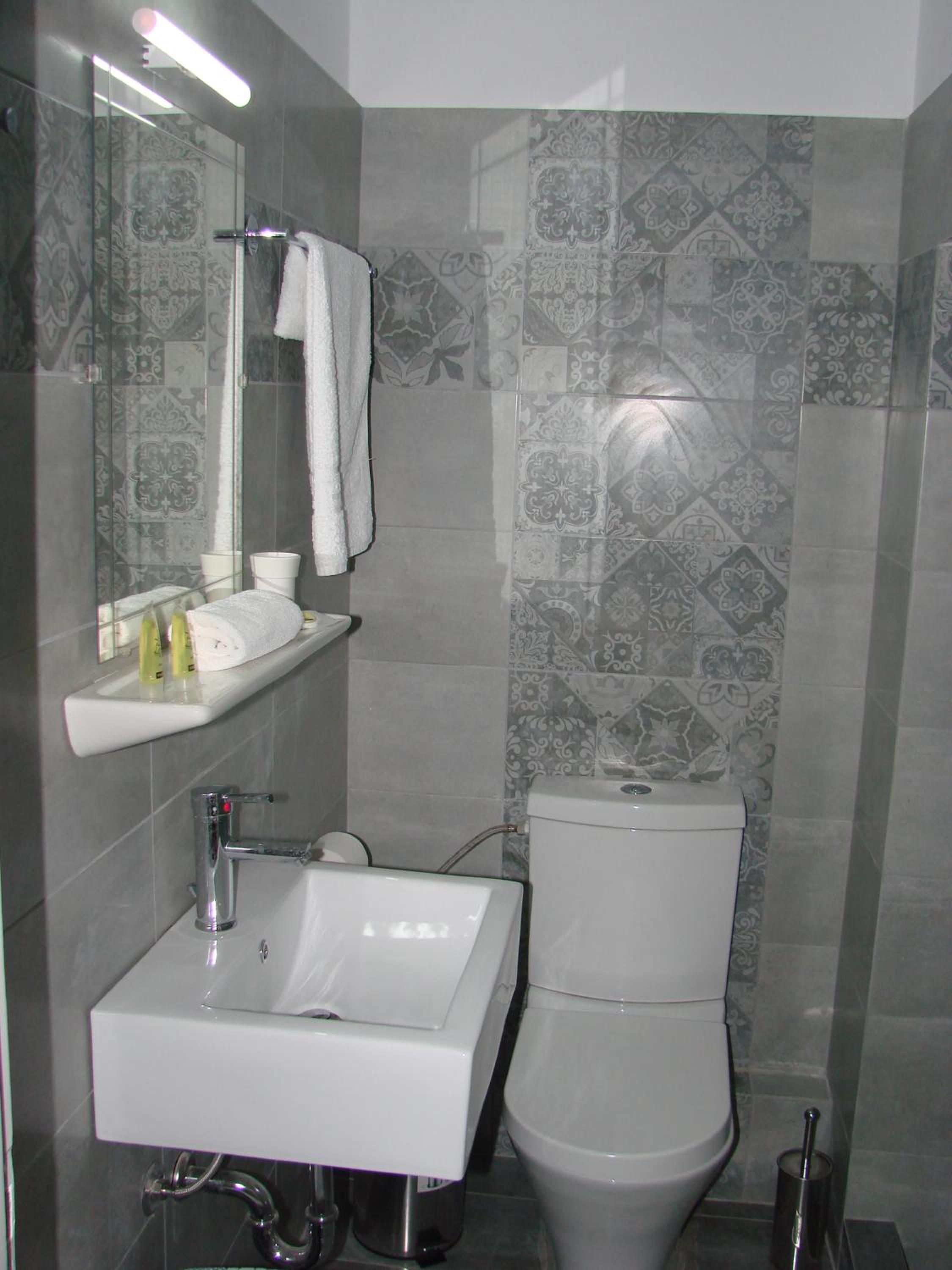 Standard Double or Twin Room with Mountain View photo 2