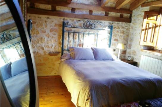 Five-Bedroom House photo 3