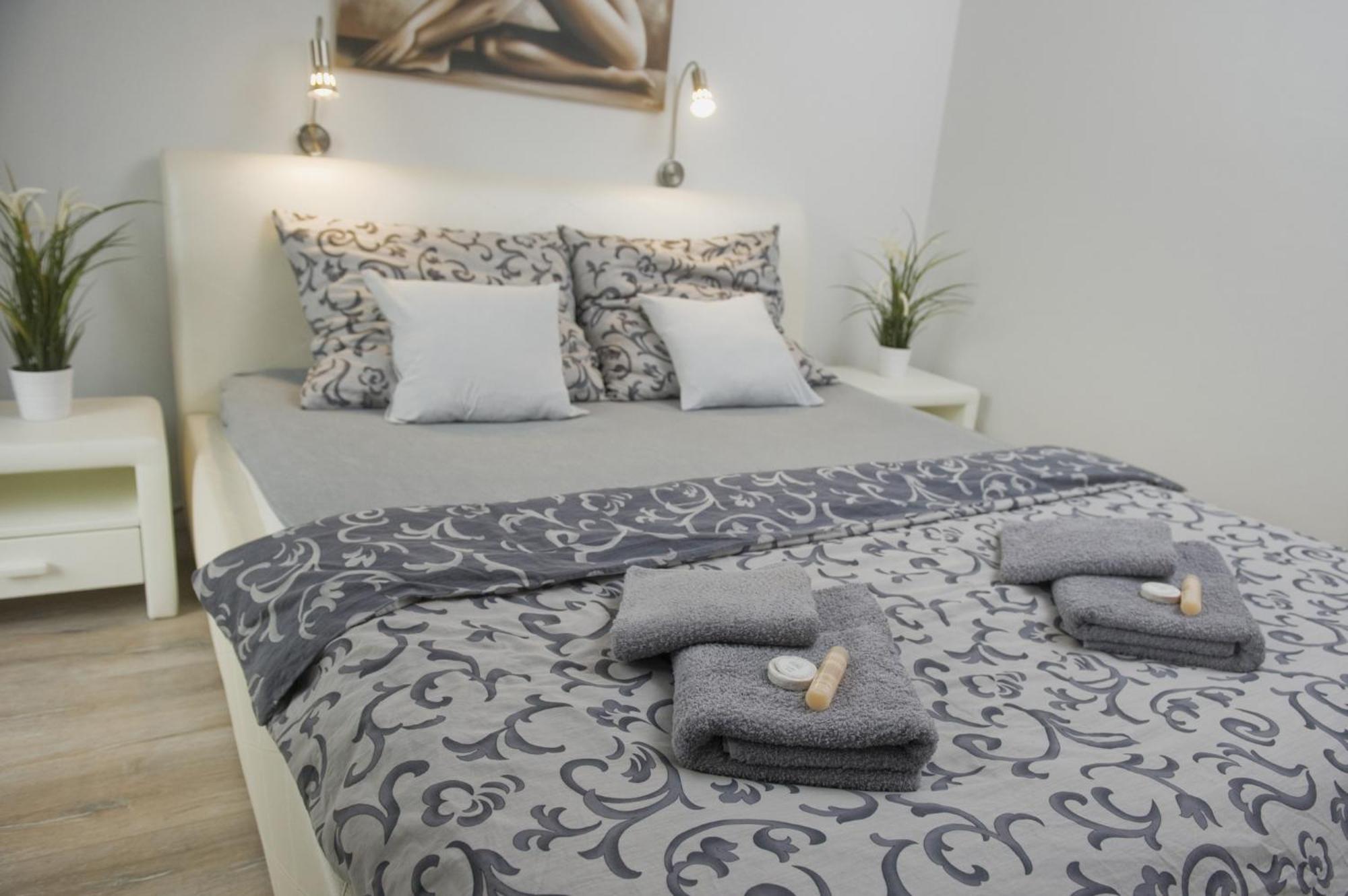 Apartment with Jacuzzi - Photo 12