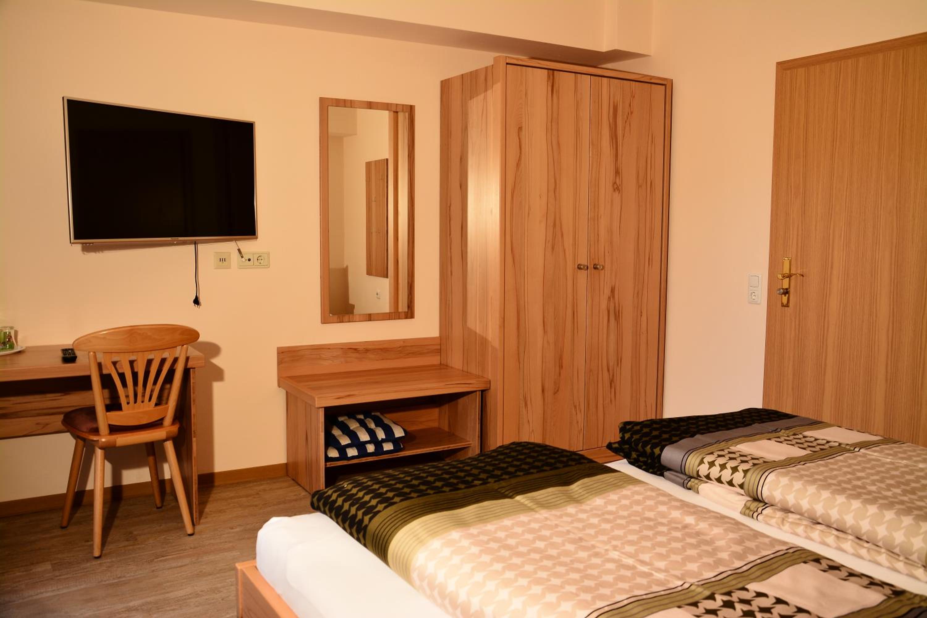 Double Room with Balcony - Photo 7