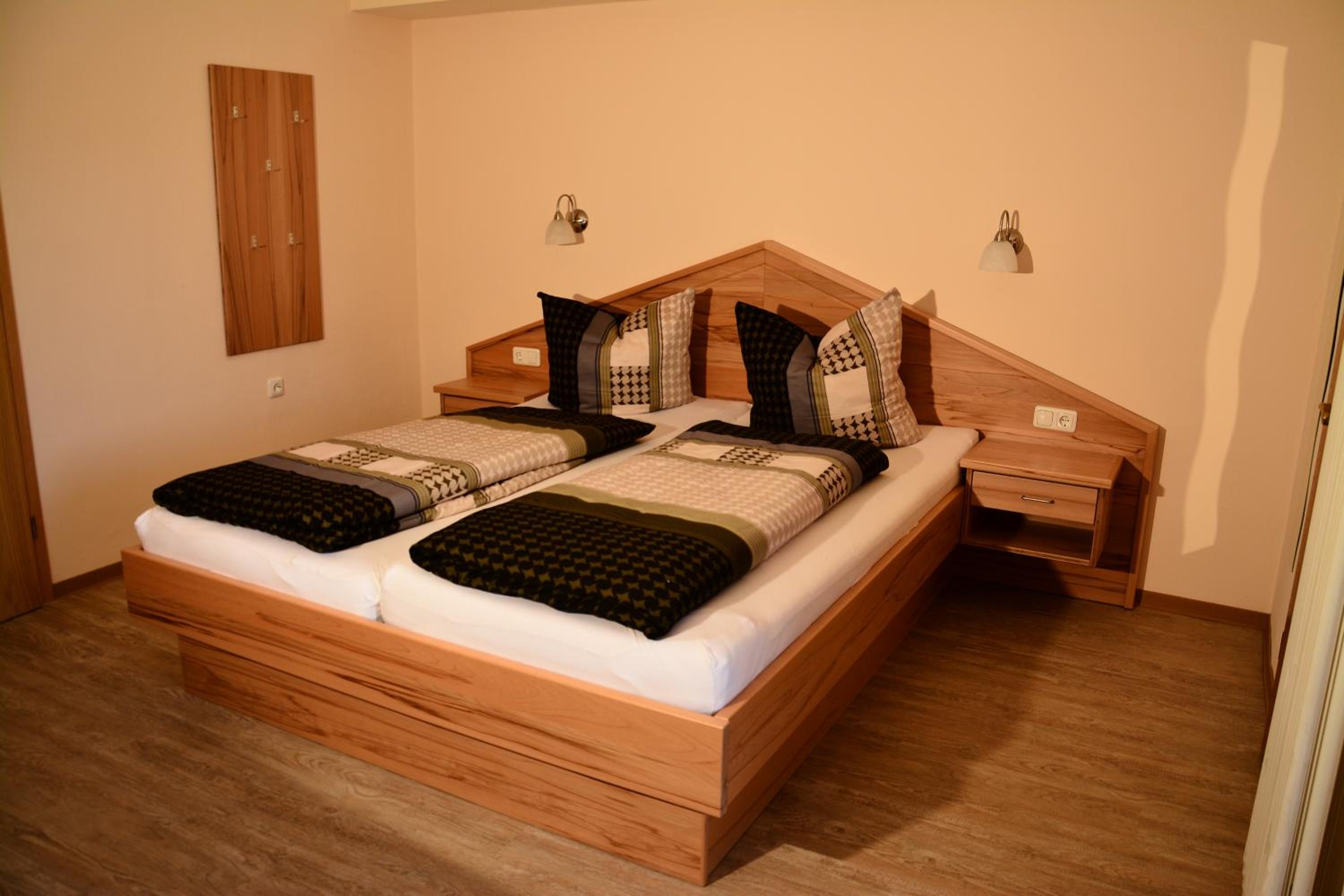 Double Room with Balcony - Photo 3