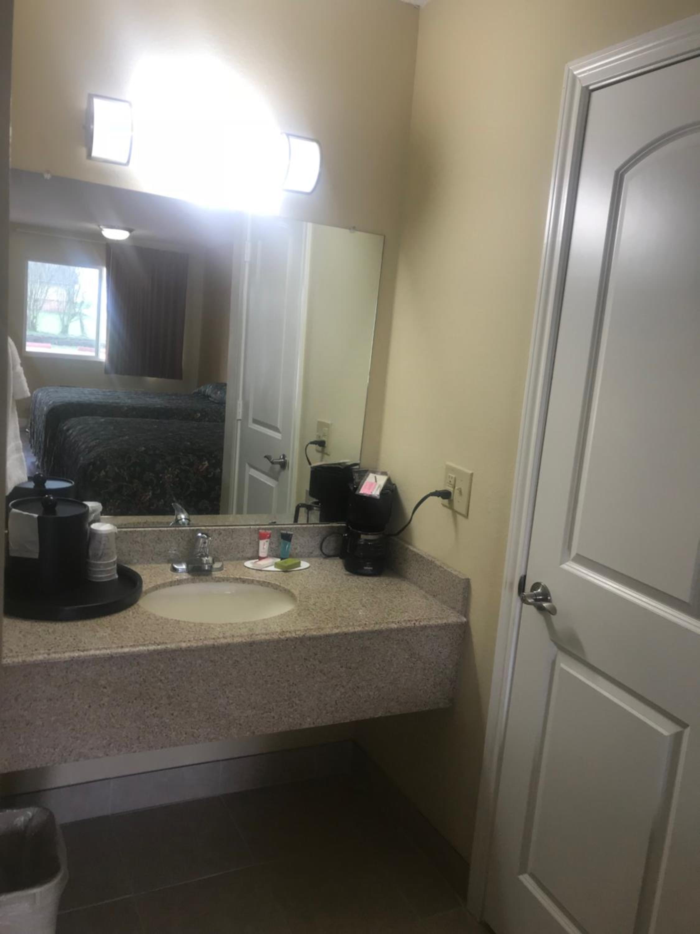 Queen Room - Photo 6