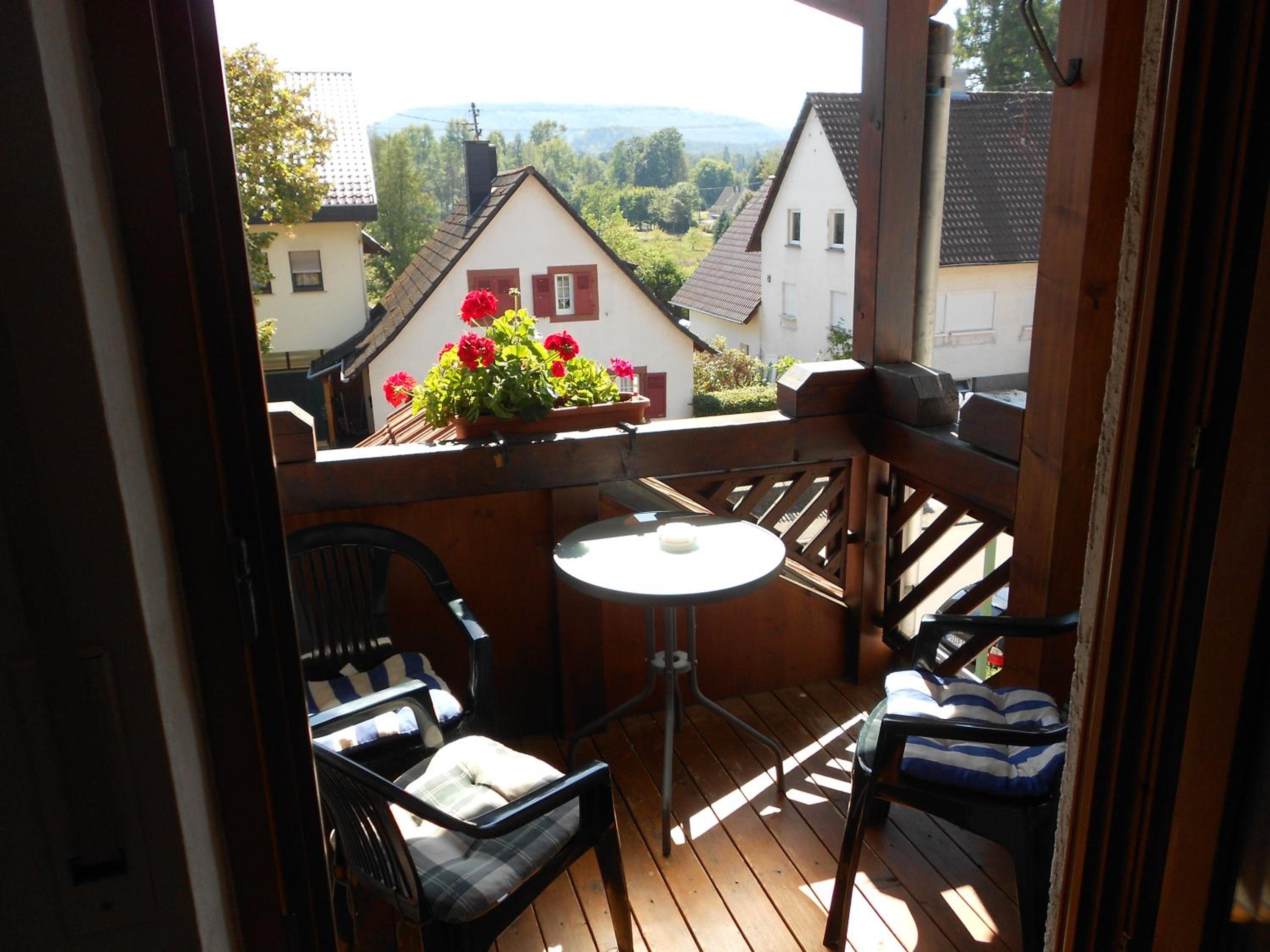 Double Room with Balcony - Photo 4