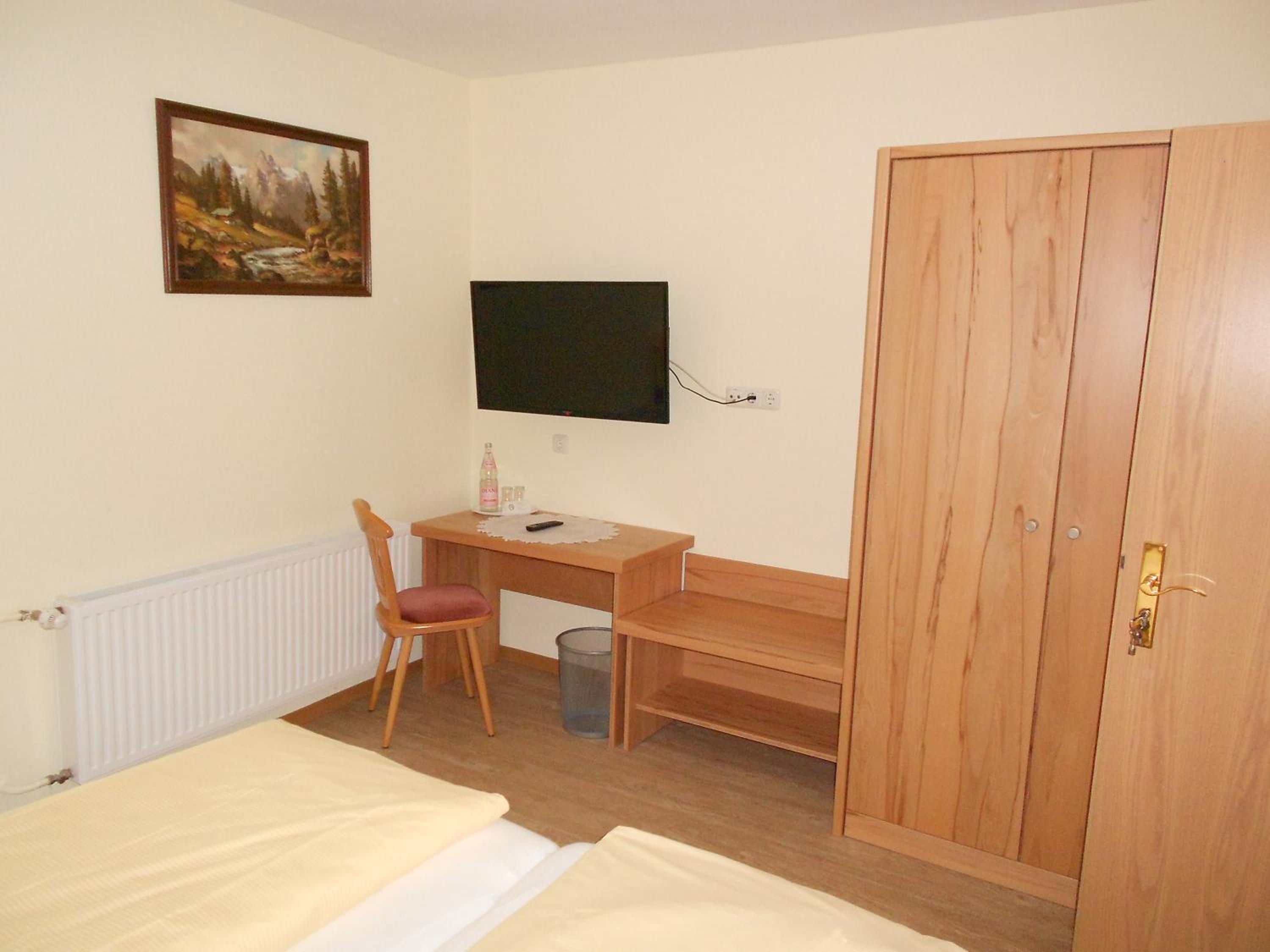 Double Room with Balcony - Photo 8