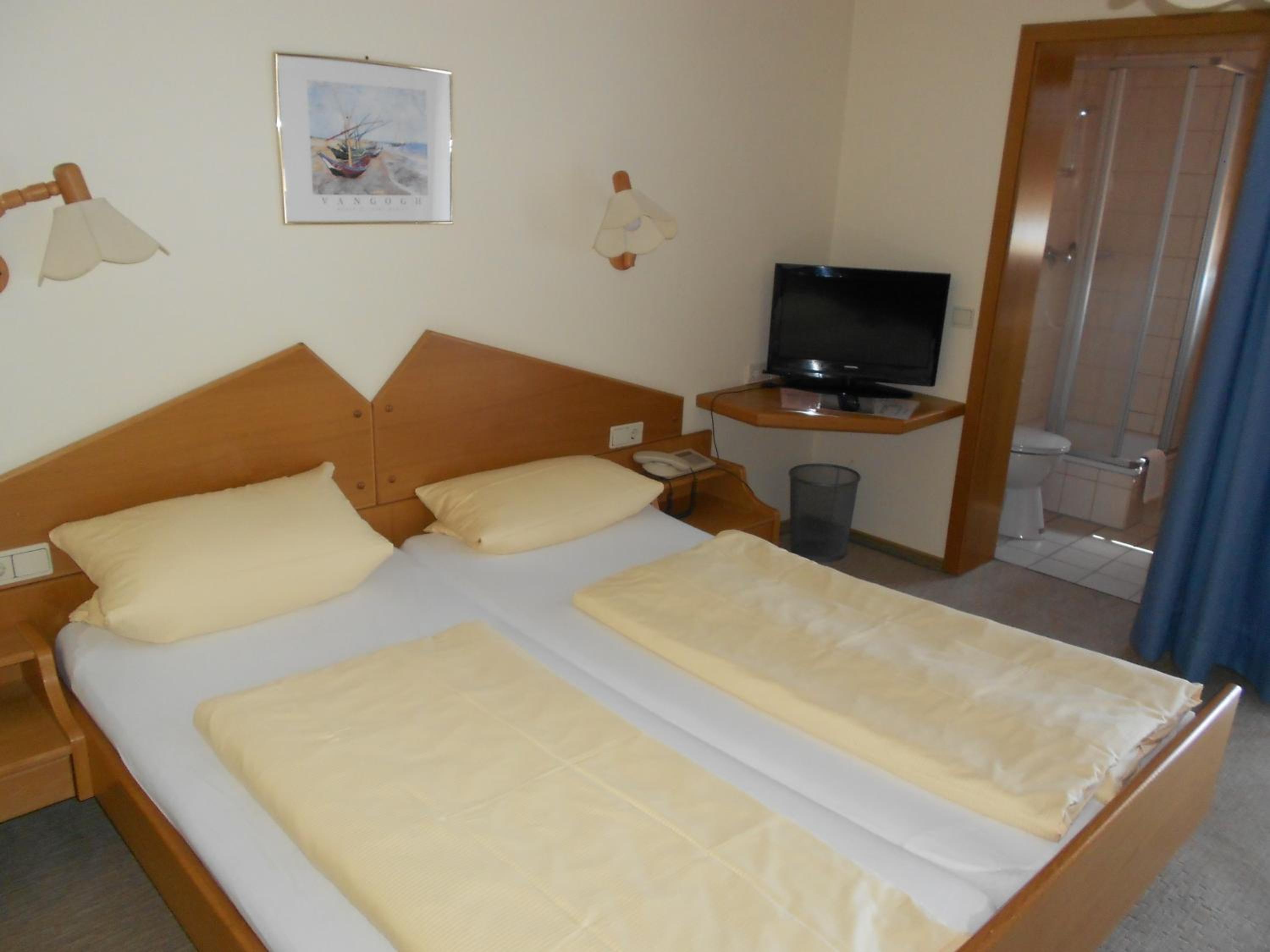 Double Room with Balcony - Photo 2