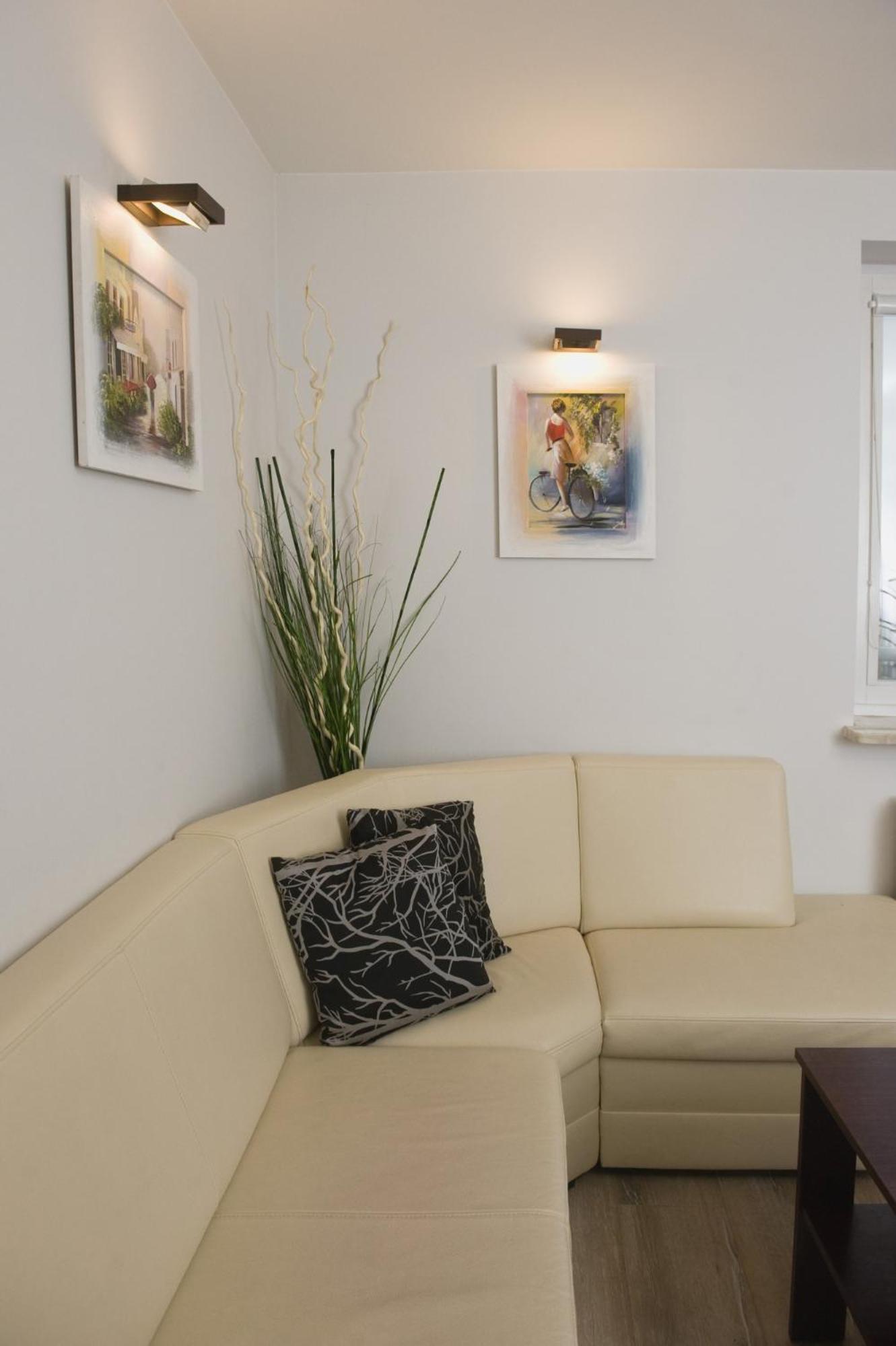 Apartment with Jacuzzi - Photo 17